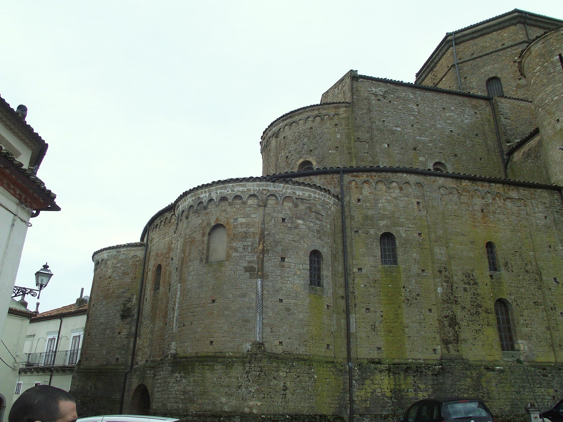 La cattedrale di Acerenza che domina il borgo collinare lucano