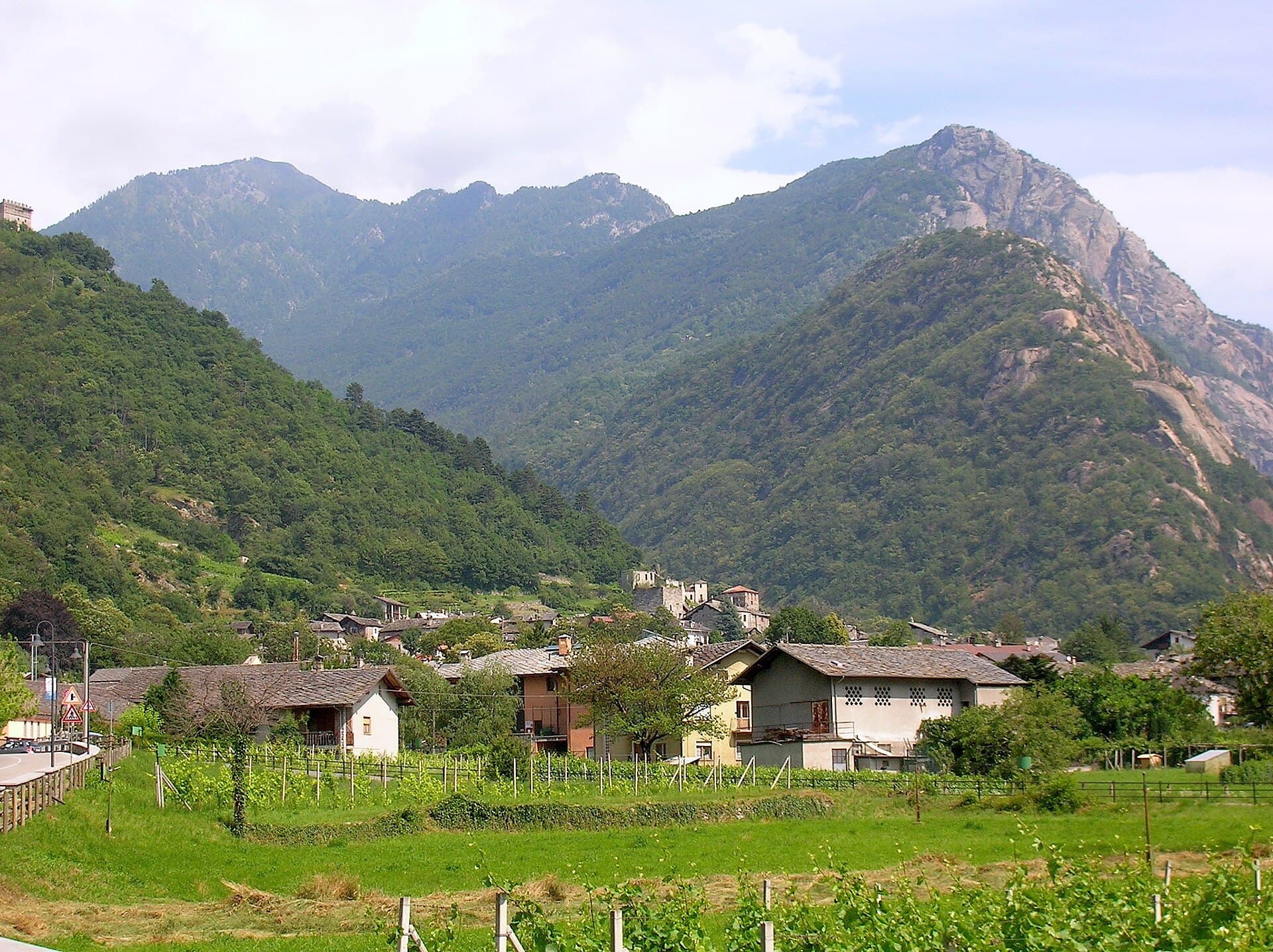 Panorama di Arnad, borgo della bassa Valle d'Aosta