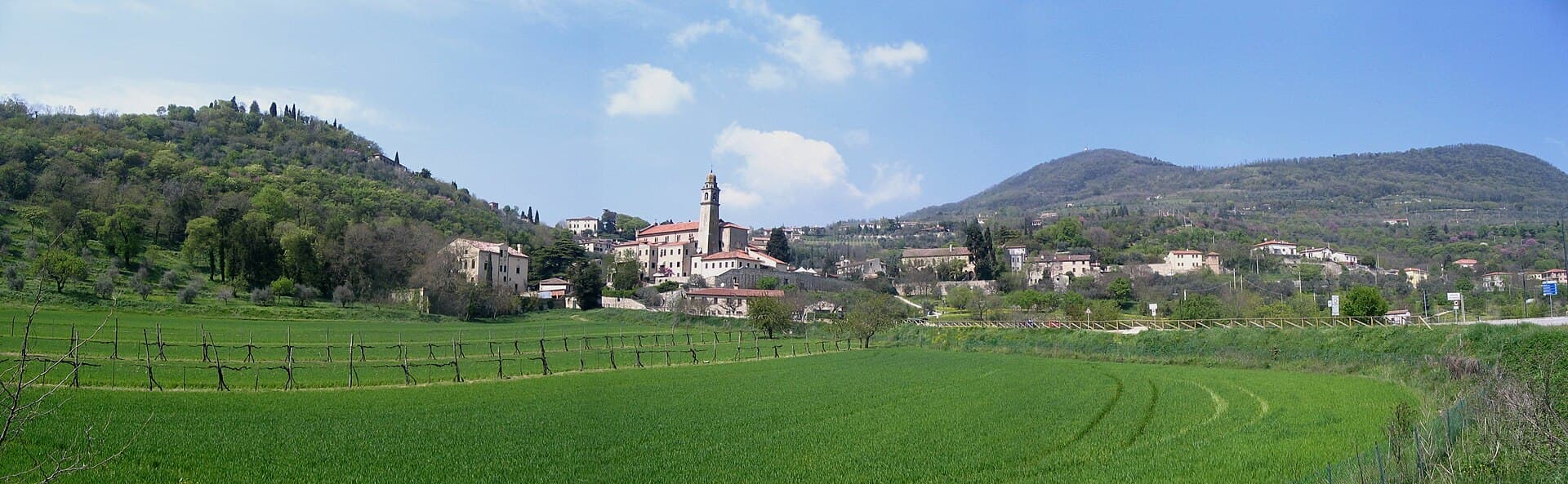 Il borgo medievale di Arquà Petrarca tra i Colli Euganei, dove visse Petrarca