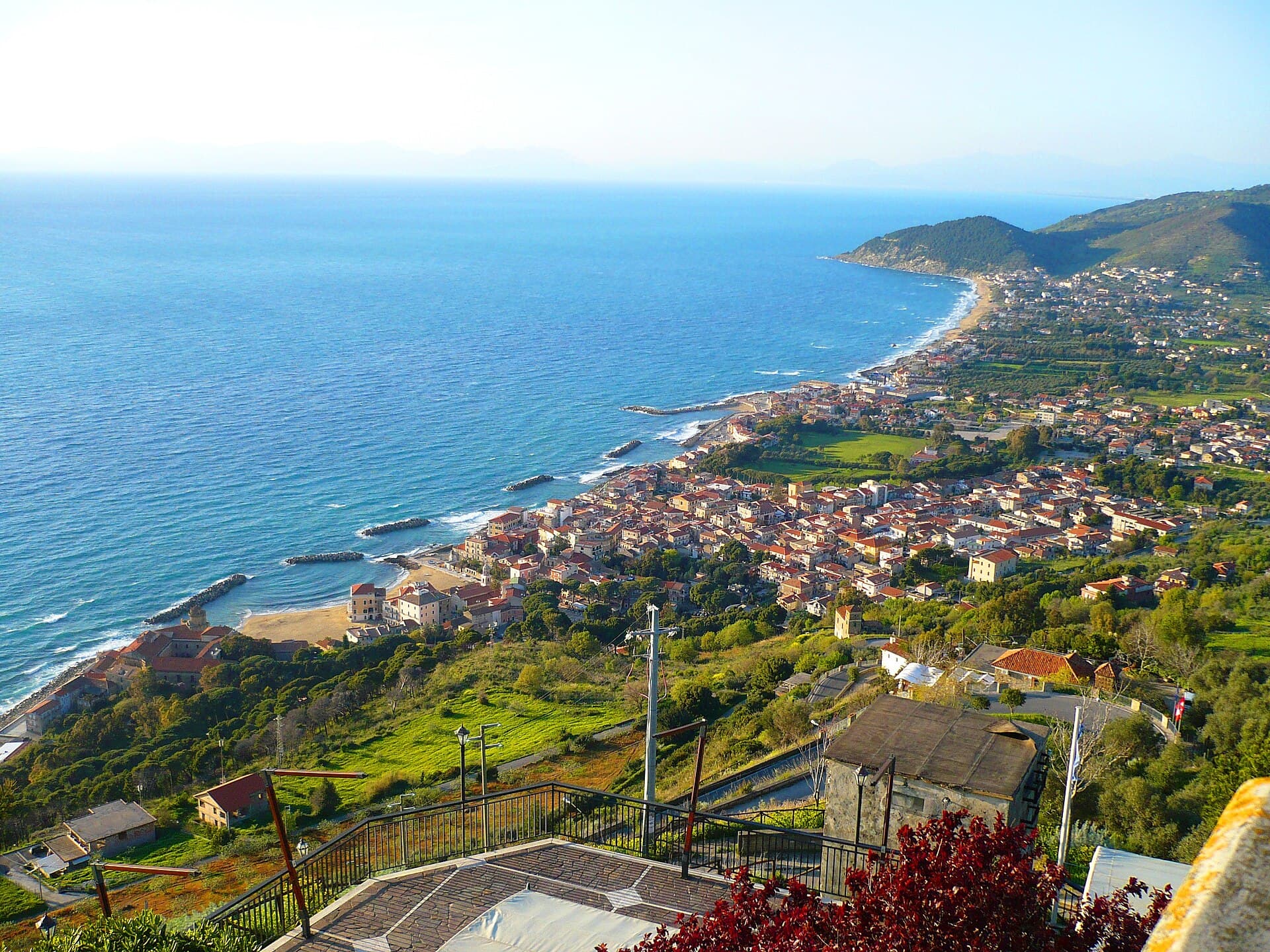 Castellabate, borgo del Cilento sul mare, set di 'Benvenuti al Sud'