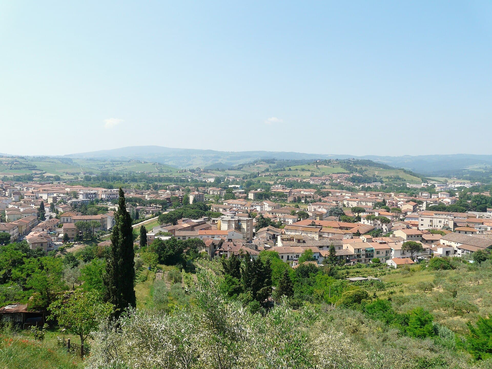 Certaldo Alto, borgo medievale in mattoni rossi della Valdelsa, patria di Boccaccio