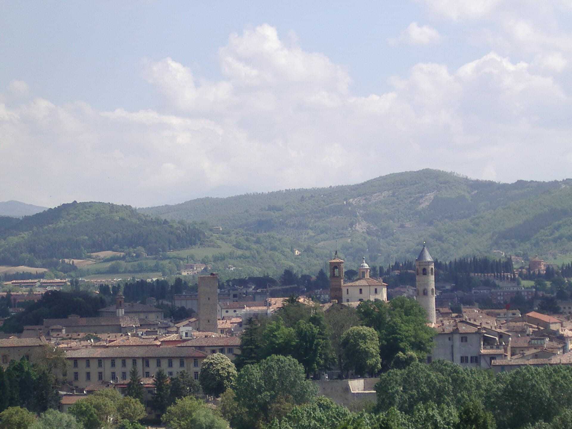Il profilo di Città di Castello con le sue torri, nell'Alta Valle del Tevere