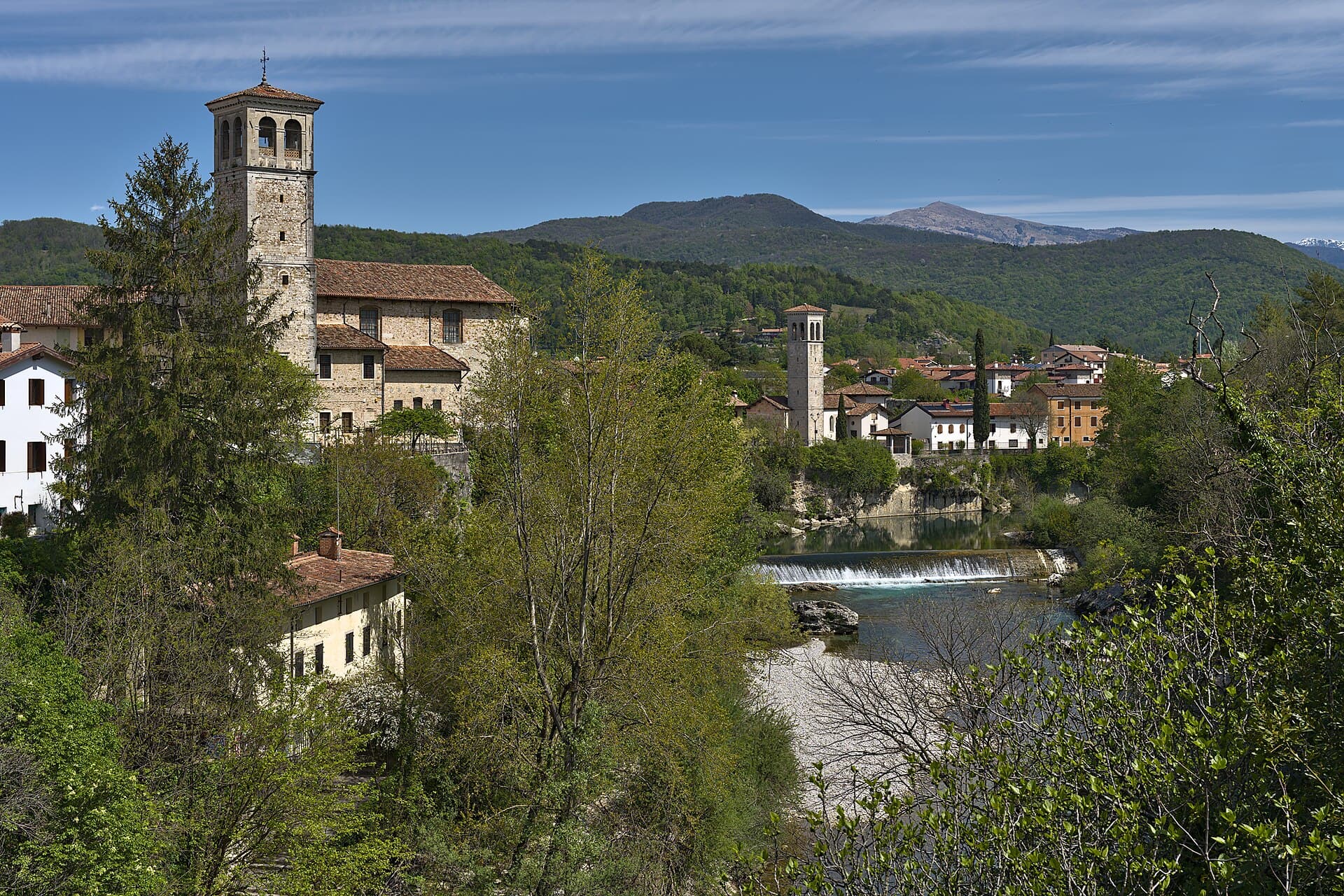Cividale del Friuli sul fiume Natisone, con il Ponte del Diavolo