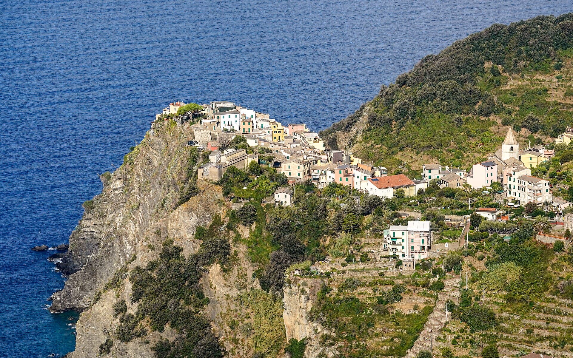 Corniglia, l'unica delle Cinque Terre non sul mare, arroccata sul promontorio