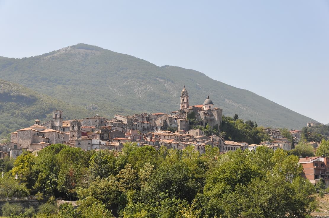 Cusano Mutri, borgo di pietra del Sannio, ai piedi del Matese