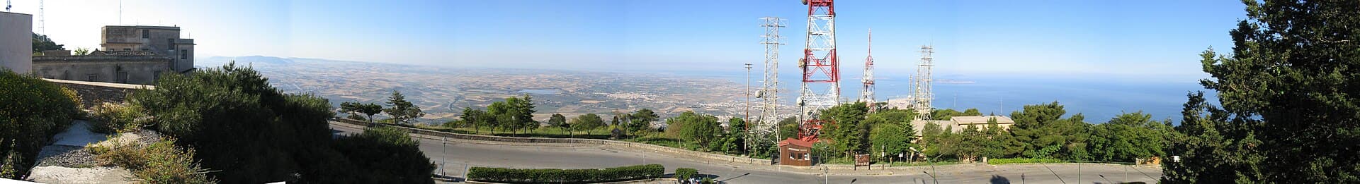 Panorama di Erice, borgo medievale arroccato sul Monte San Giuliano sopra Trapani