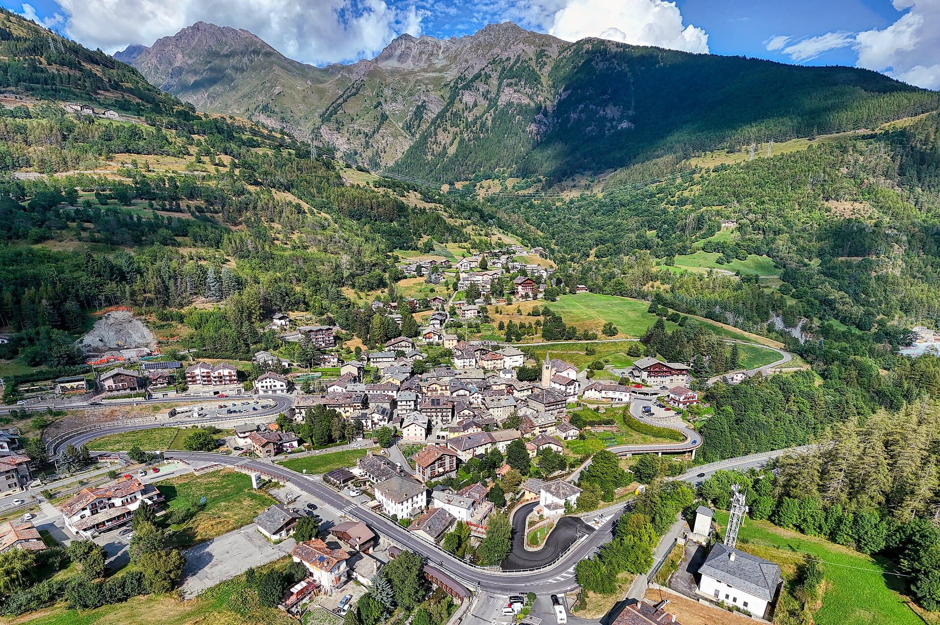 Étroubles, borgo d'arte sulla via del Gran San Bernardo