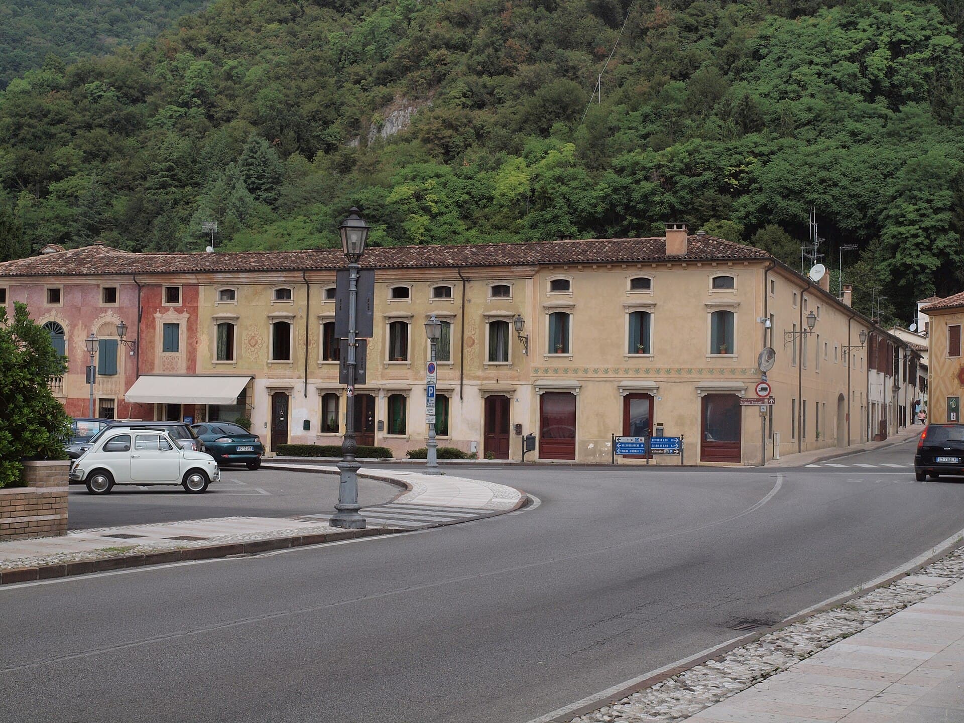 Le case affrescate del centro di Follina, nelle colline del Prosecco