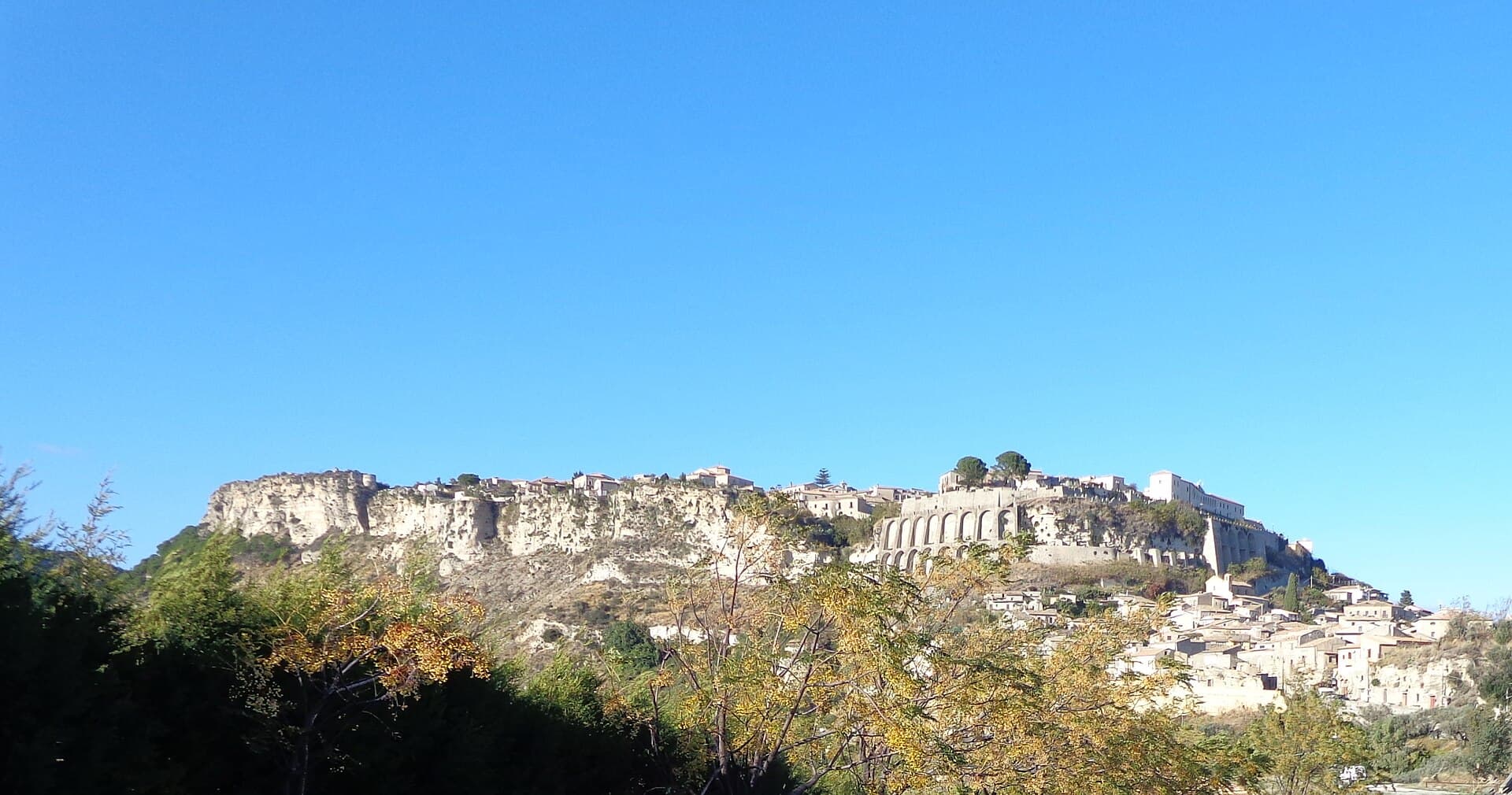 Panorama di Gerace, borgo arroccato della Locride