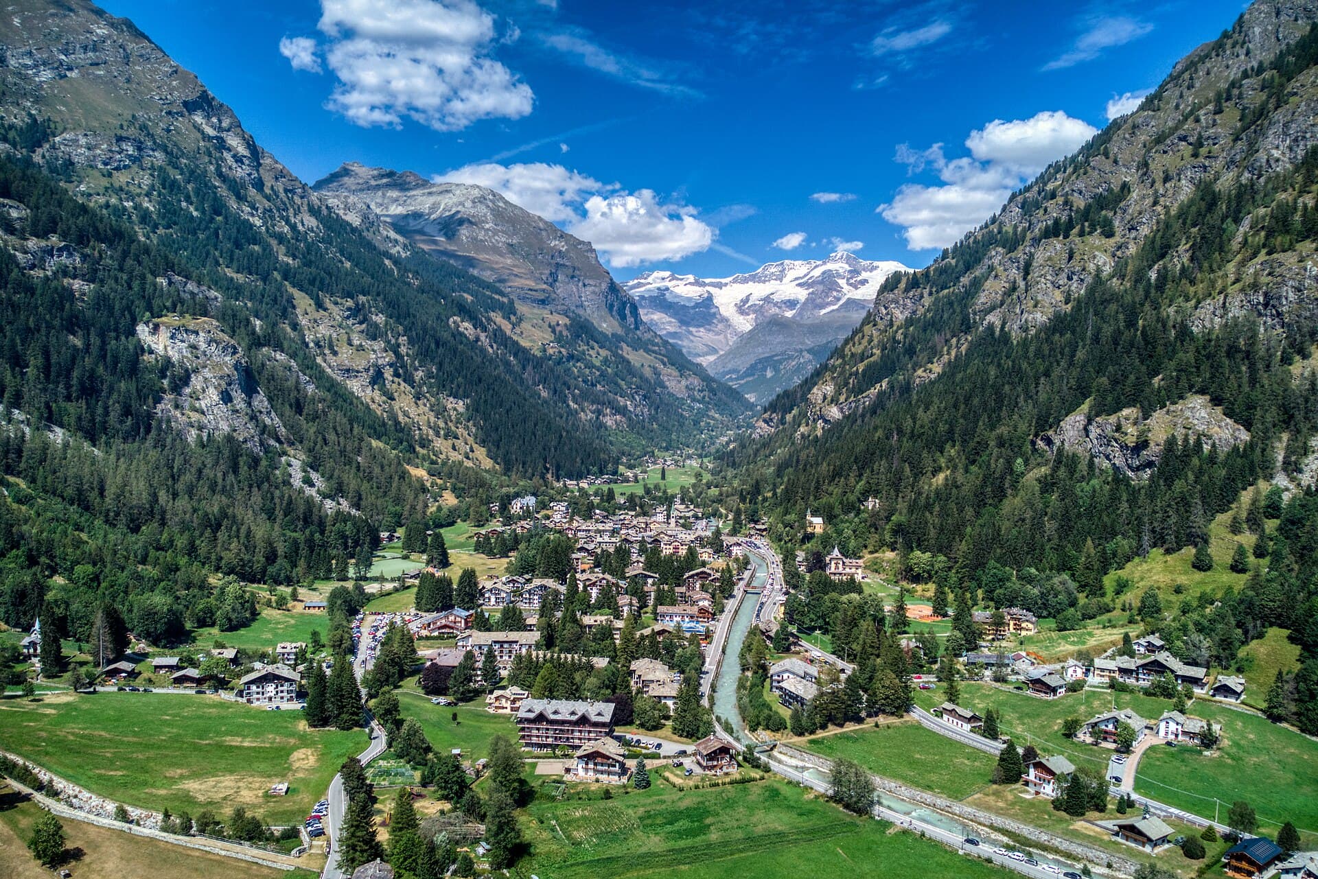 Gressoney-Saint-Jean ai piedi del Monte Rosa, terra Walser