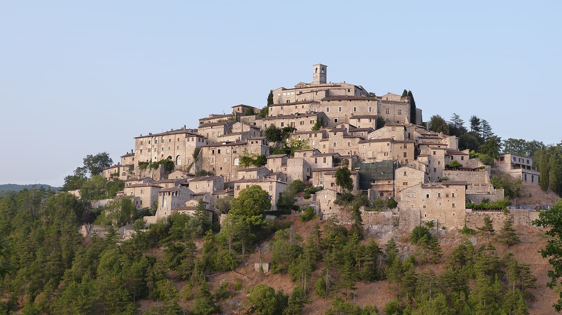 Labro, borgo di pietra affacciato sul lago di Piediluco