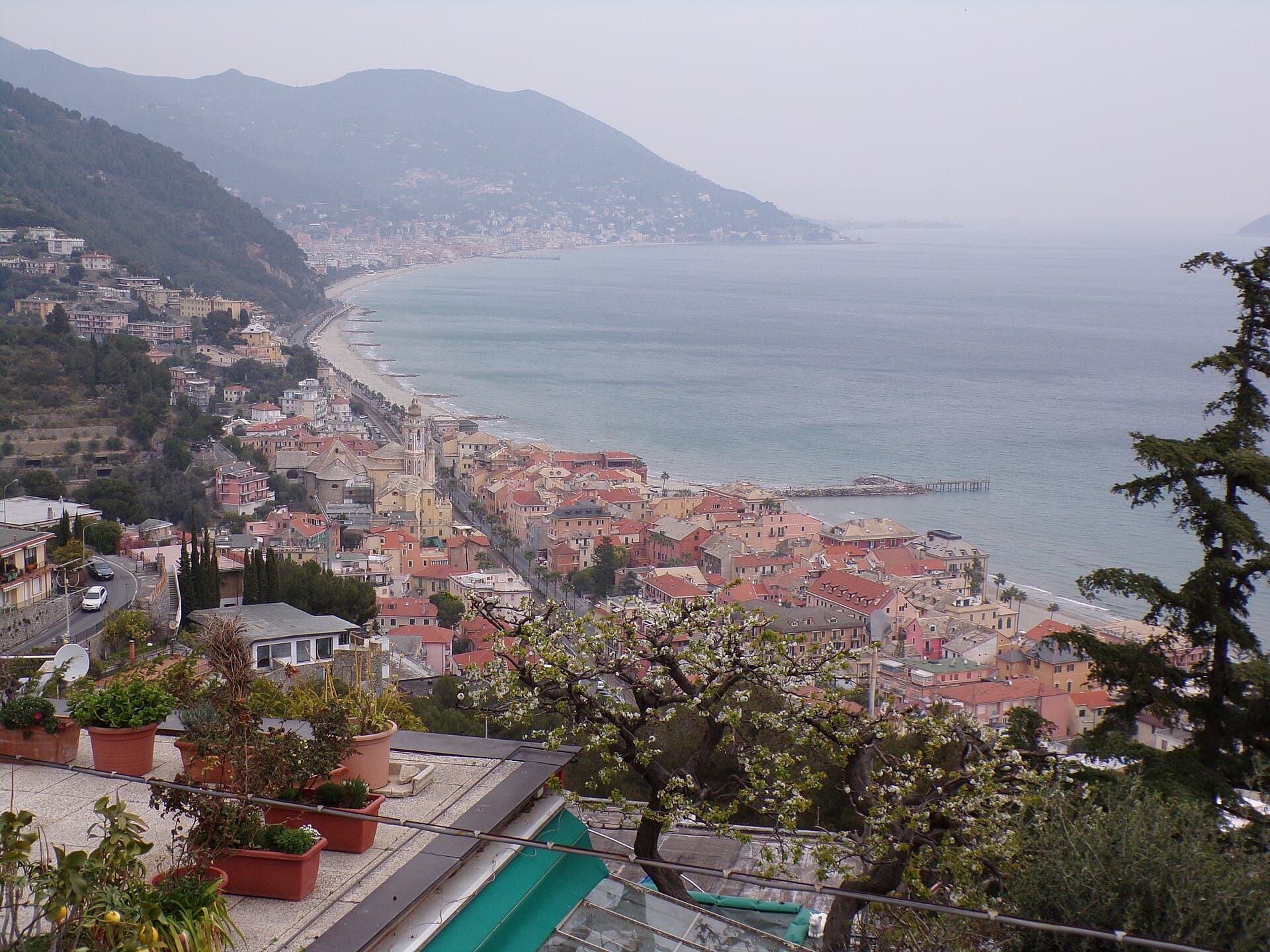 Il borgo marinaro di Laigueglia sulla Riviera di Ponente