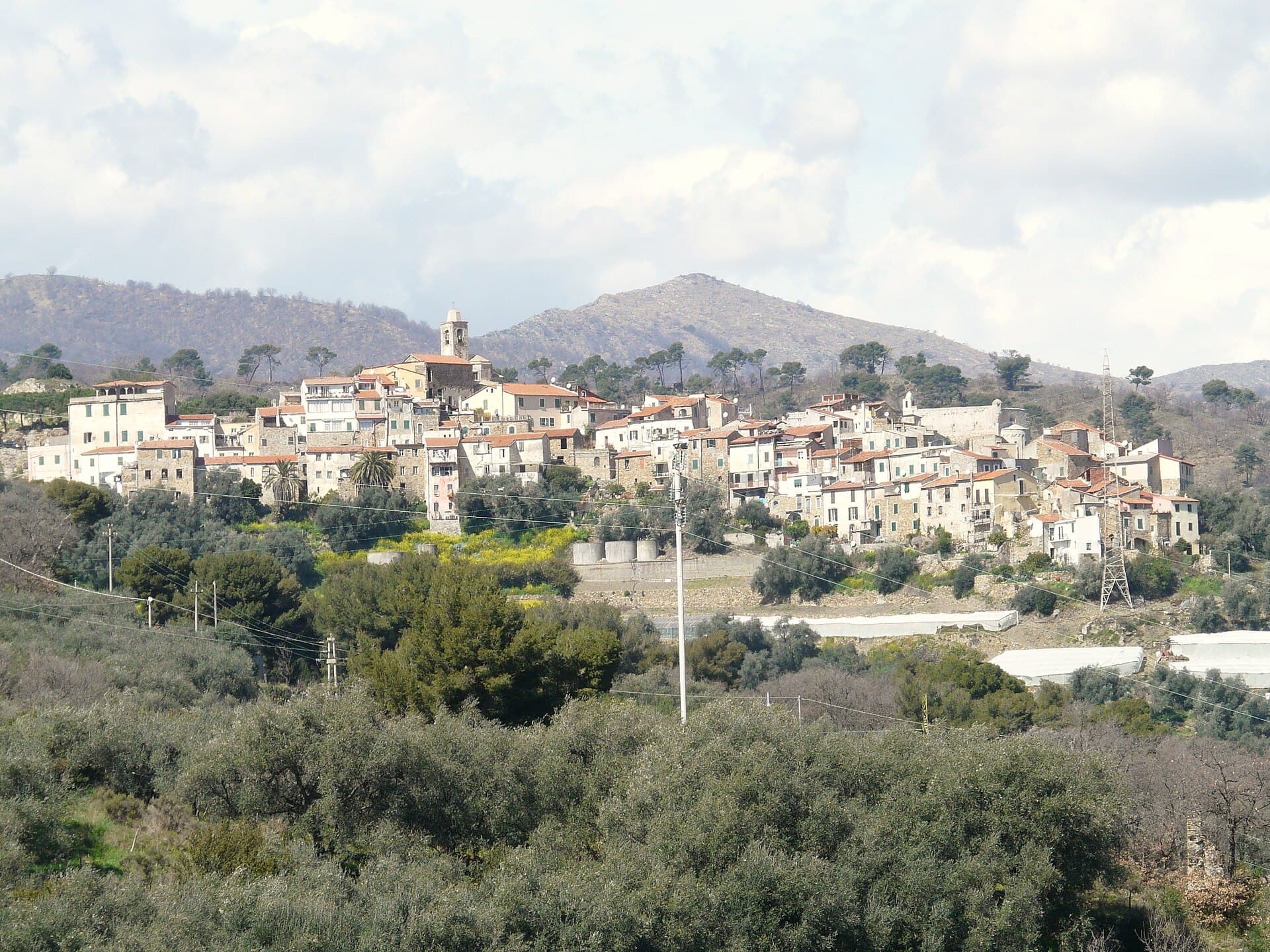 Lingueglietta, borgo medievale dell'entroterra ligure di ponente
