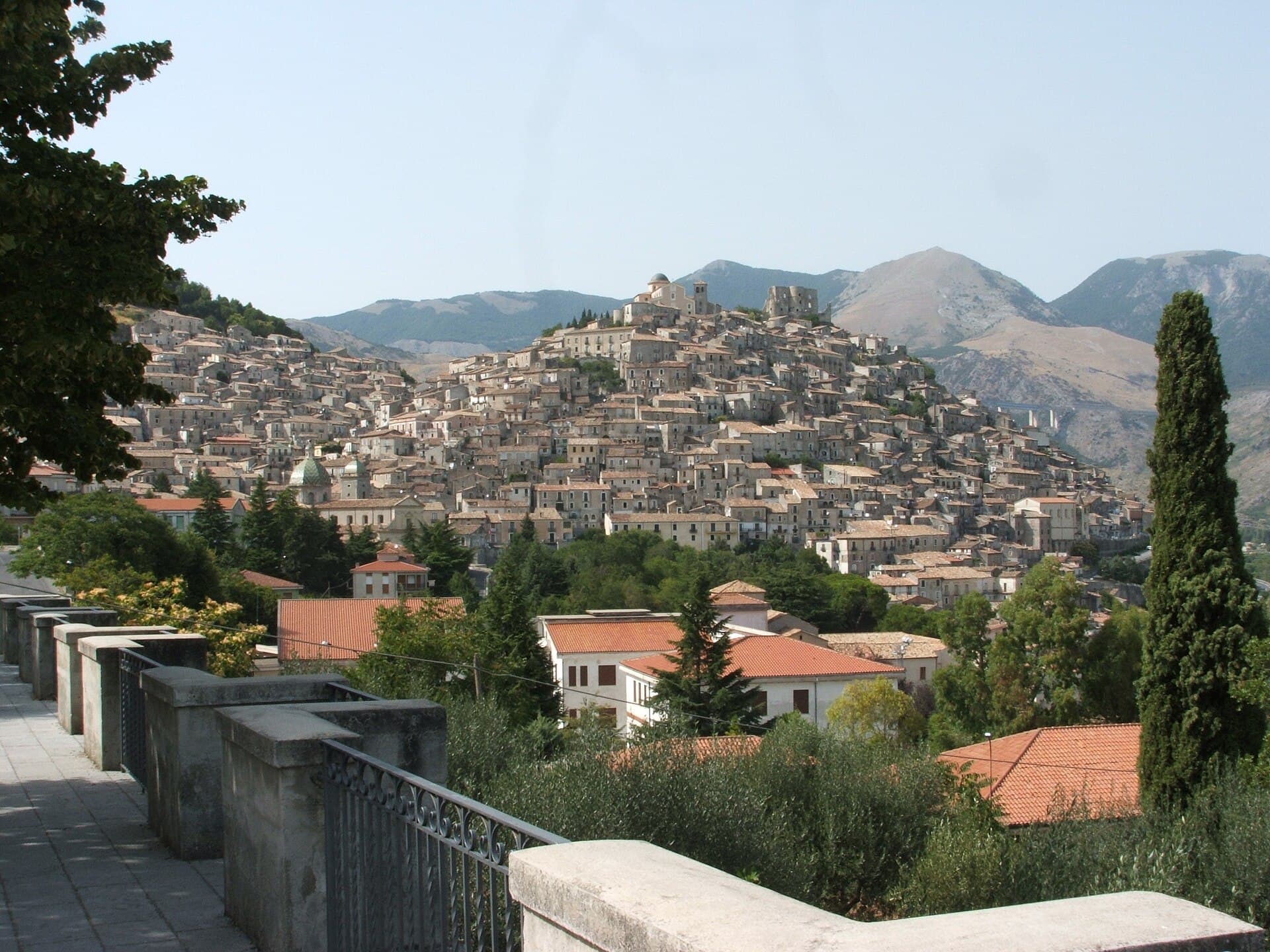 Morano Calabro, borgo a piramide nel Parco del Pollino