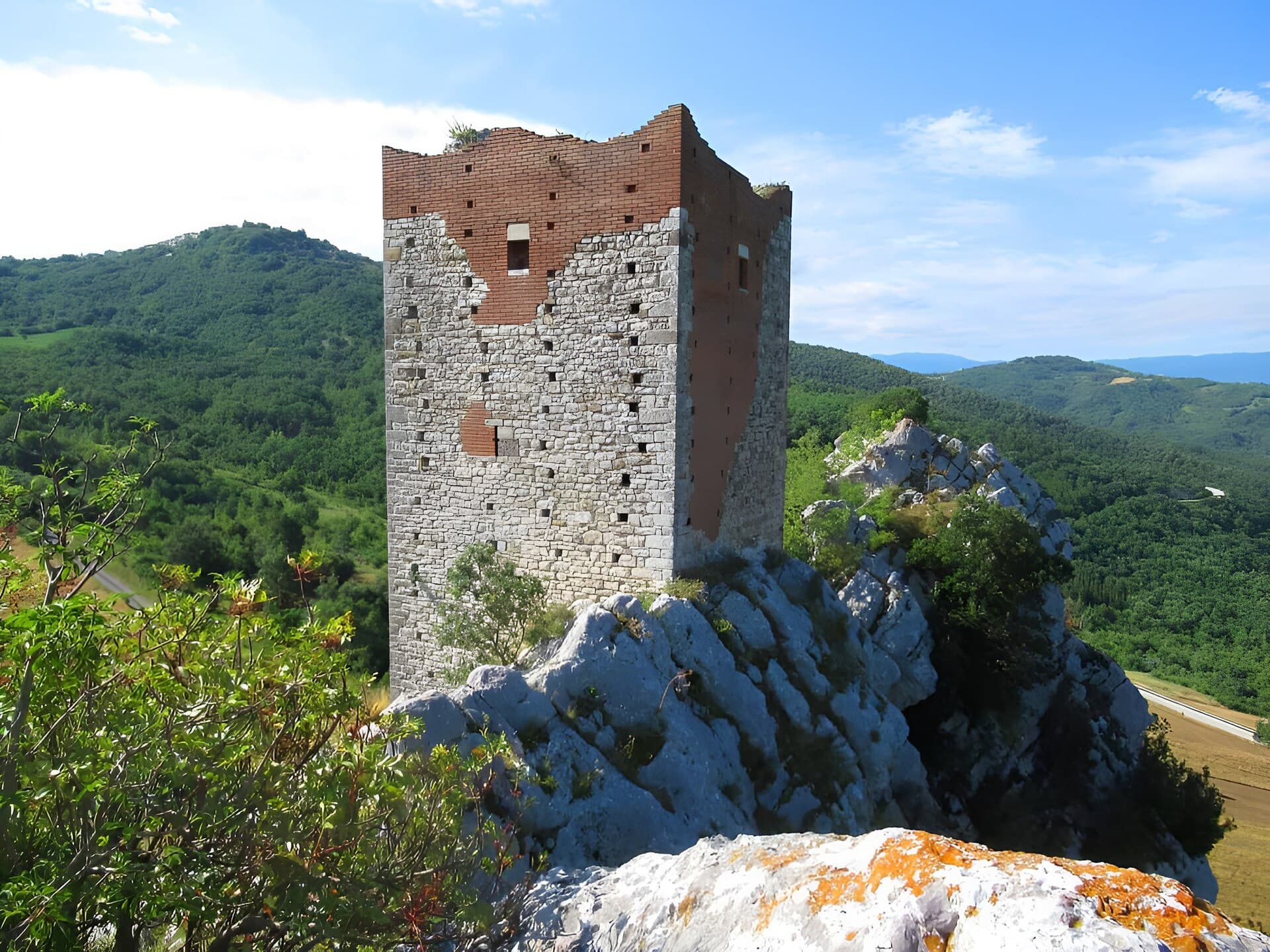 La Rocca di Oratino, borgo arroccato vicino a Campobasso