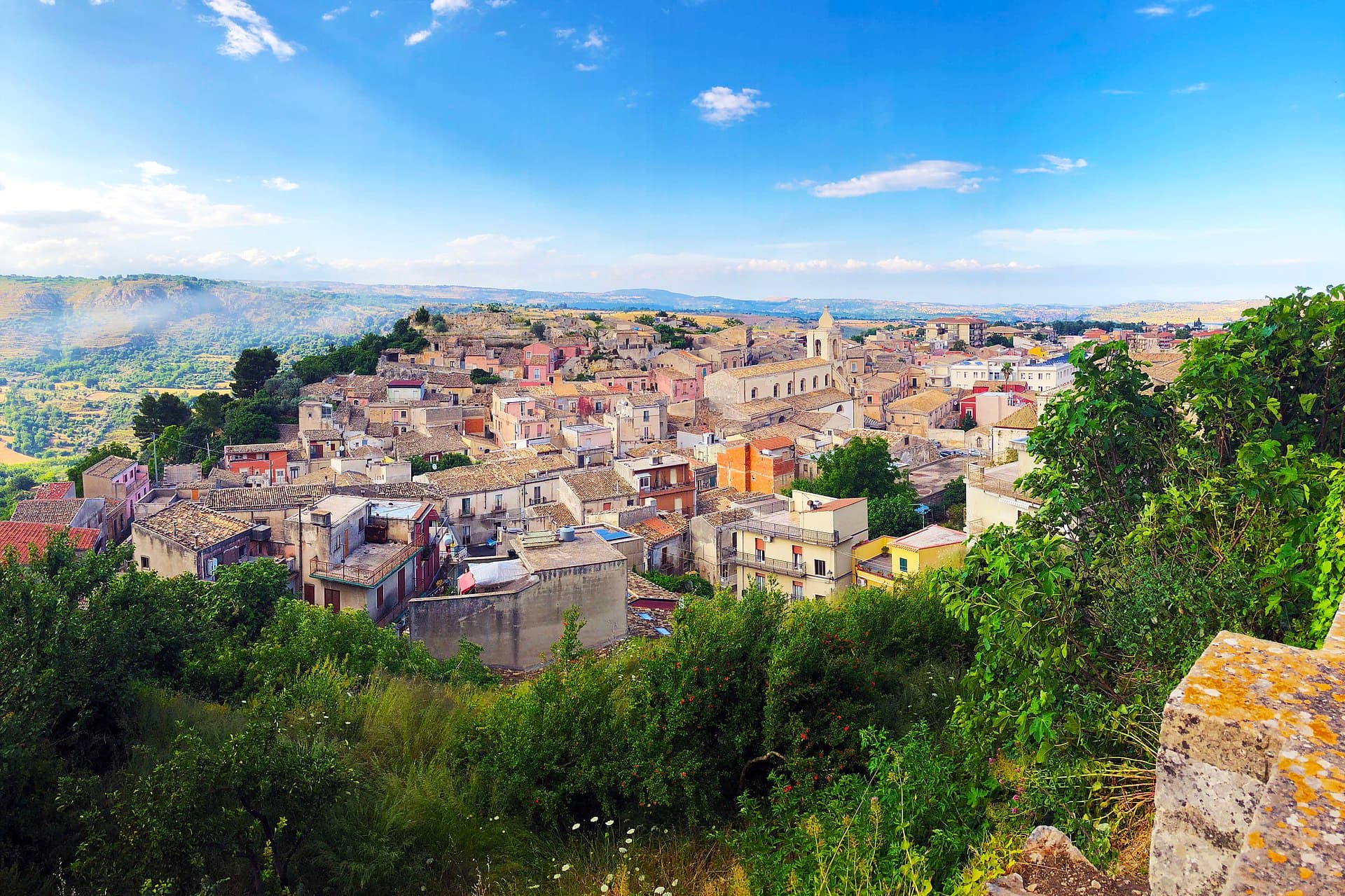 Scorcio di Palazzolo Acreide con il castello