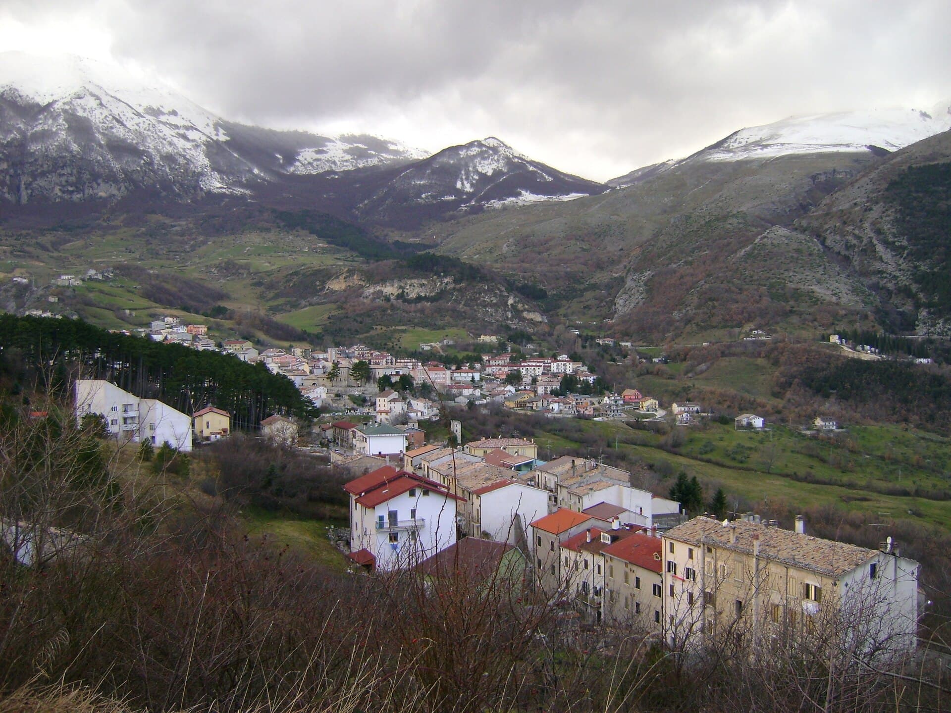 Il borgo di Palena, tra la Maiella e il fiume Aventino