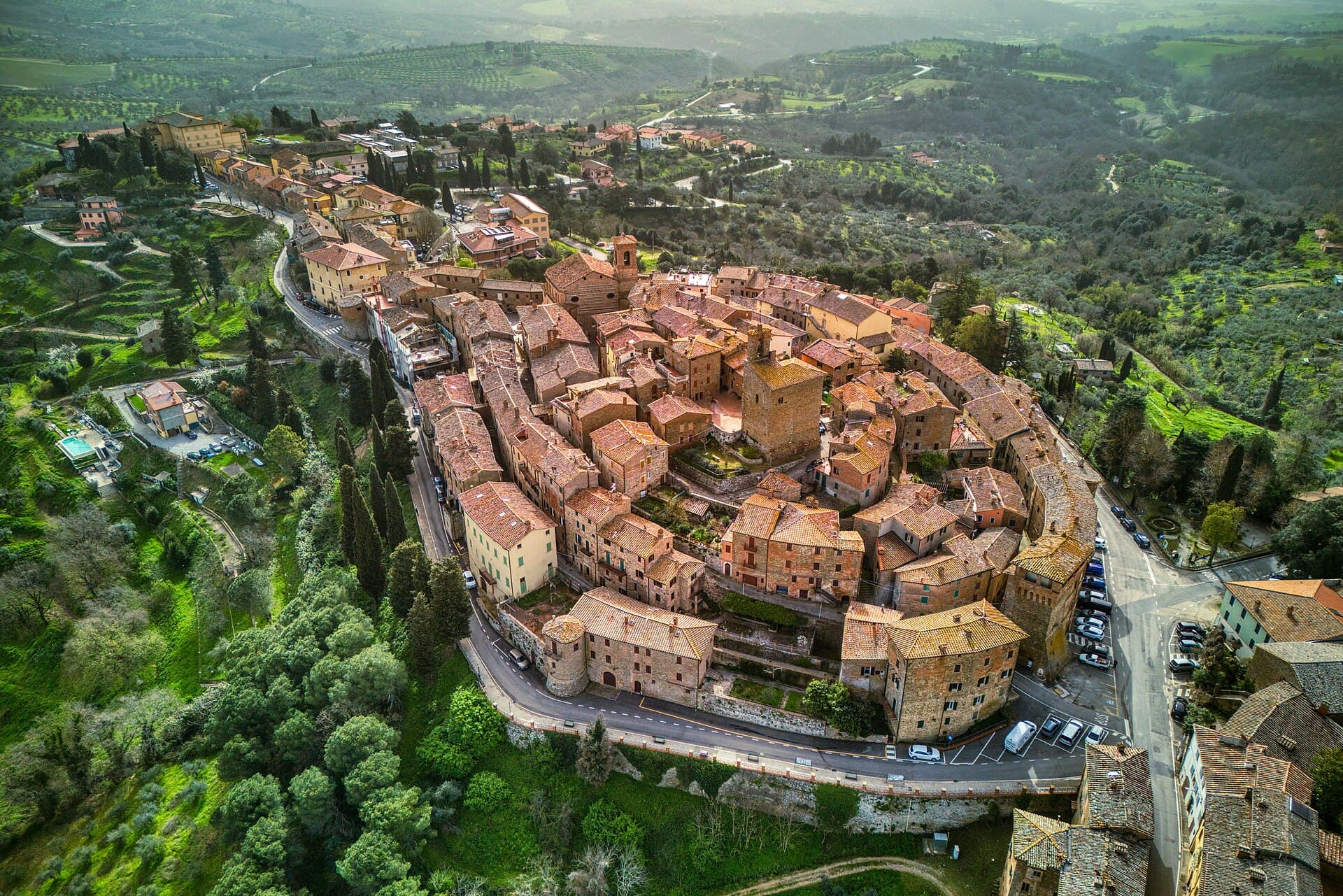 Panicale, borgo-terrazza affacciato sul Lago Trasimeno