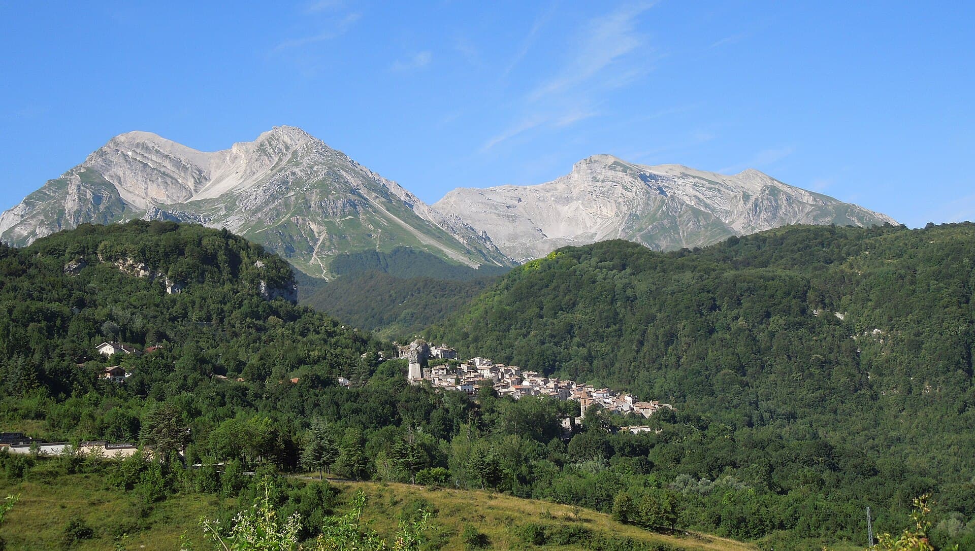 Il borgo di Pietracamela ai piedi del Gran Sasso