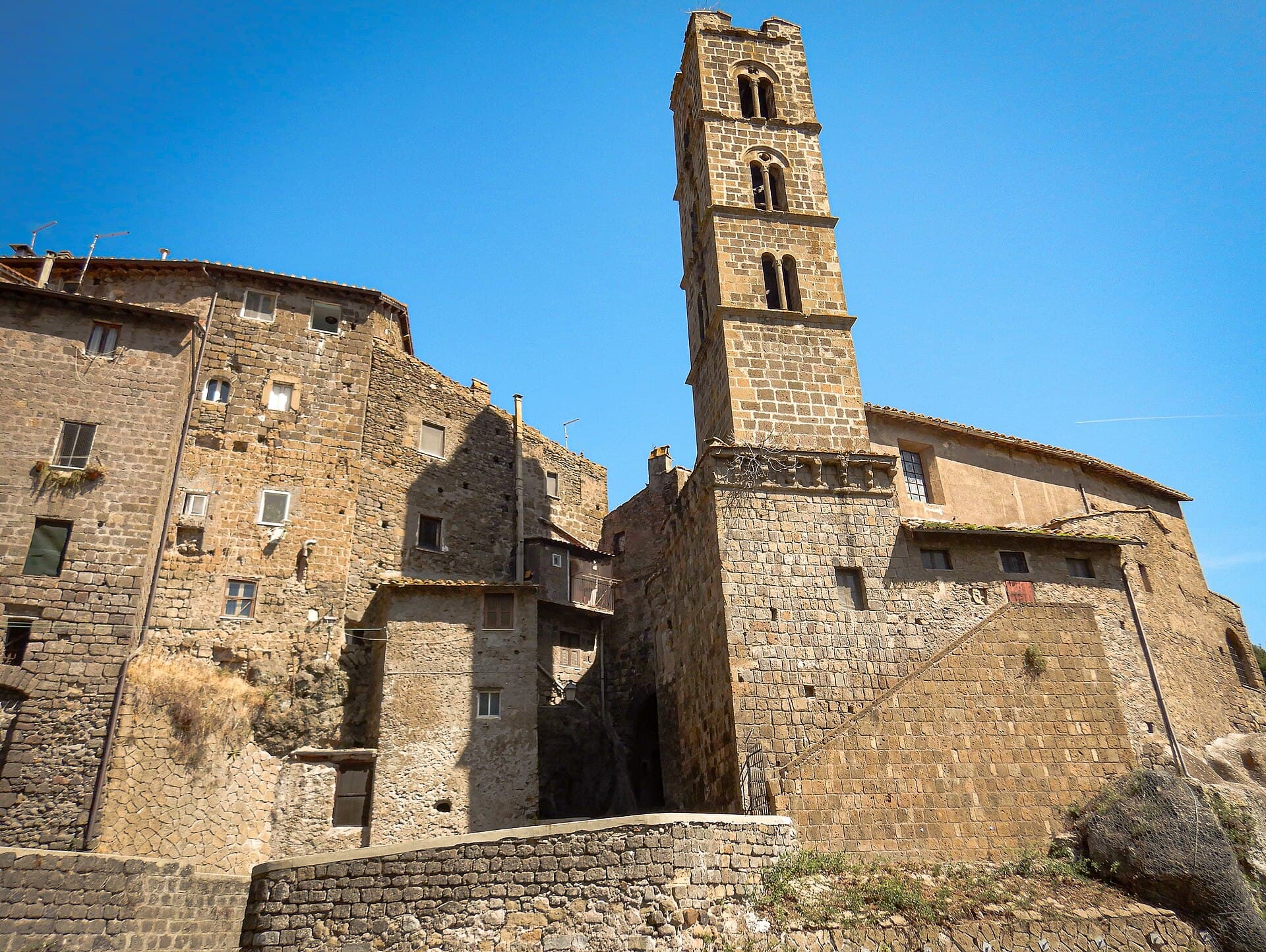 Il borgo medievale di Ronciglione, nella Tuscia viterbese