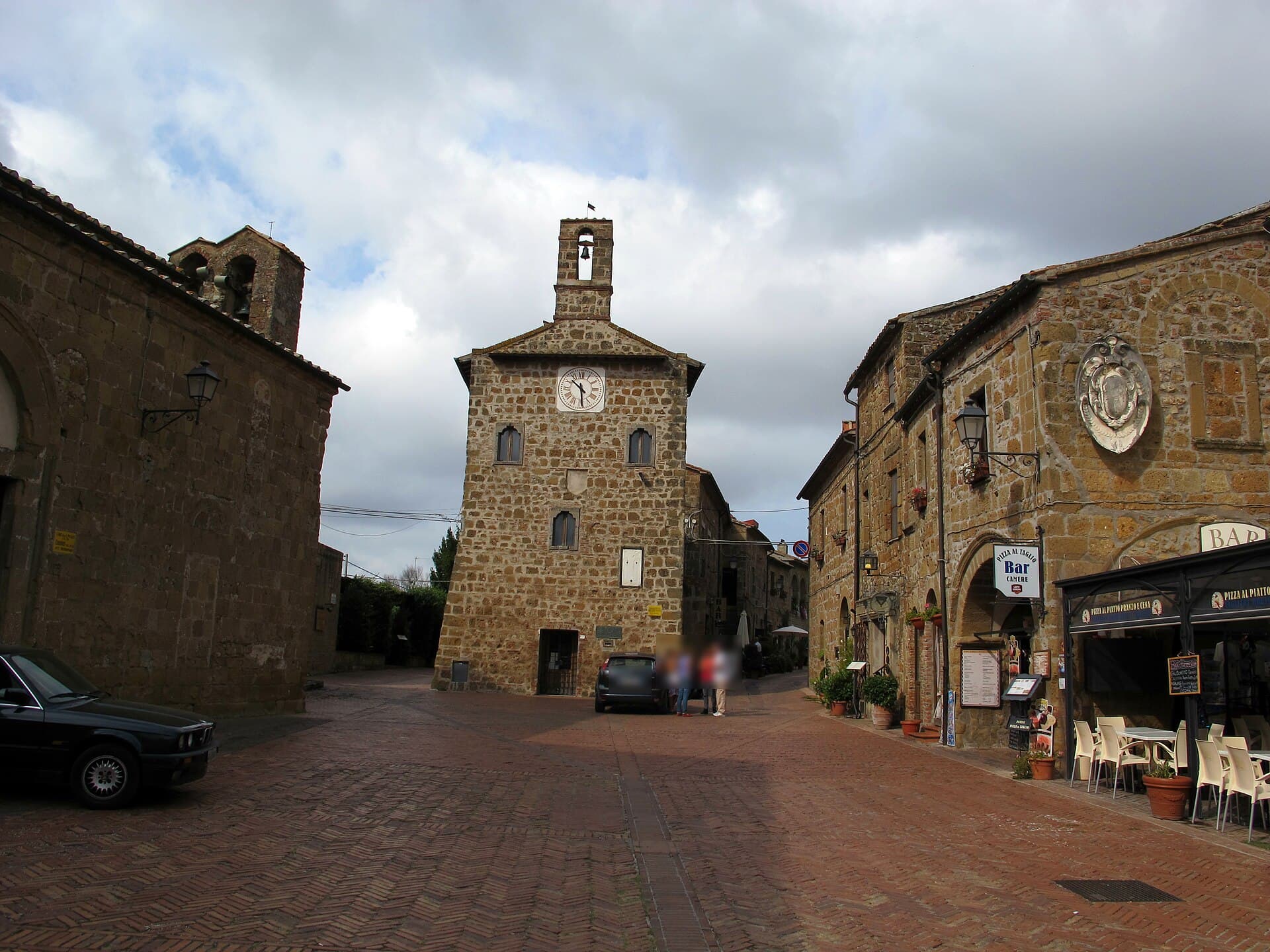 La via medievale di Sovana, borgo etrusco della Maremma del tufo