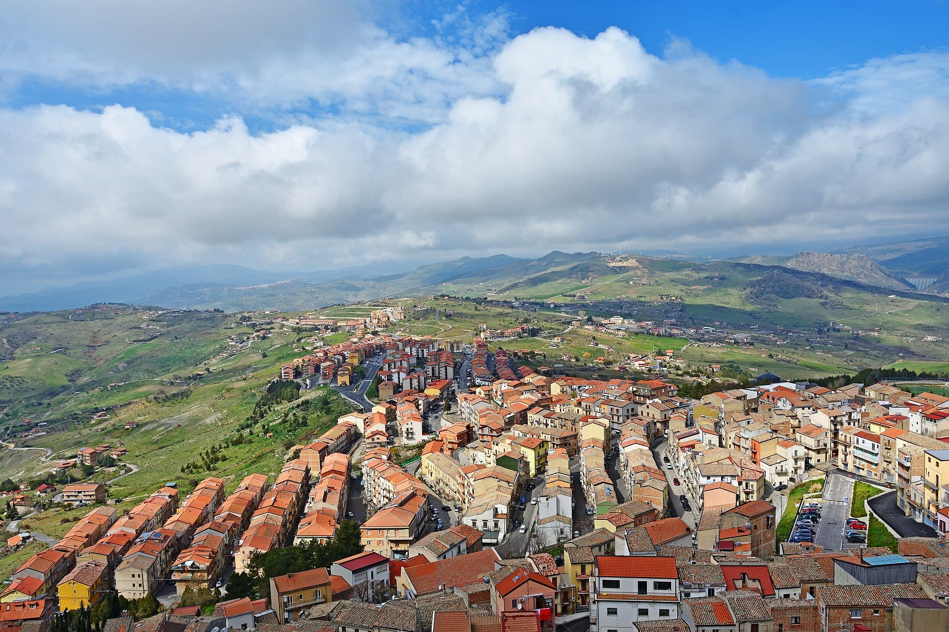 I tetti di Troina, tra i borghi più alti di Sicilia, nel Parco dei Nebrodi