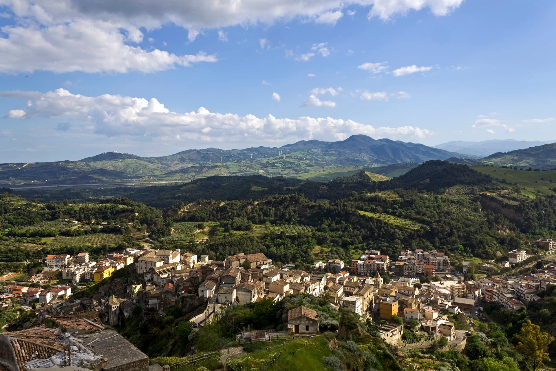 L'antico quartiere della Rabatana di Tursi, scavato nella roccia