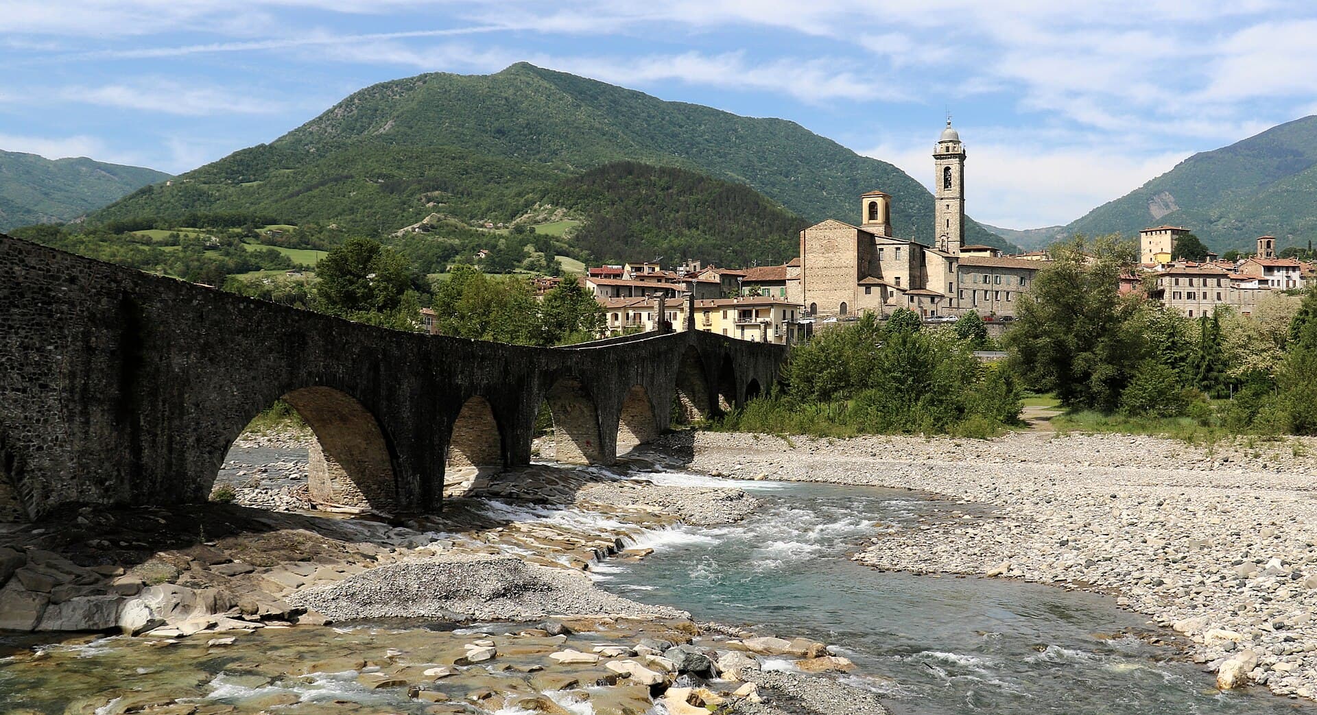Il Ponte Gobbo di Bobbio sul fiume Trebbia