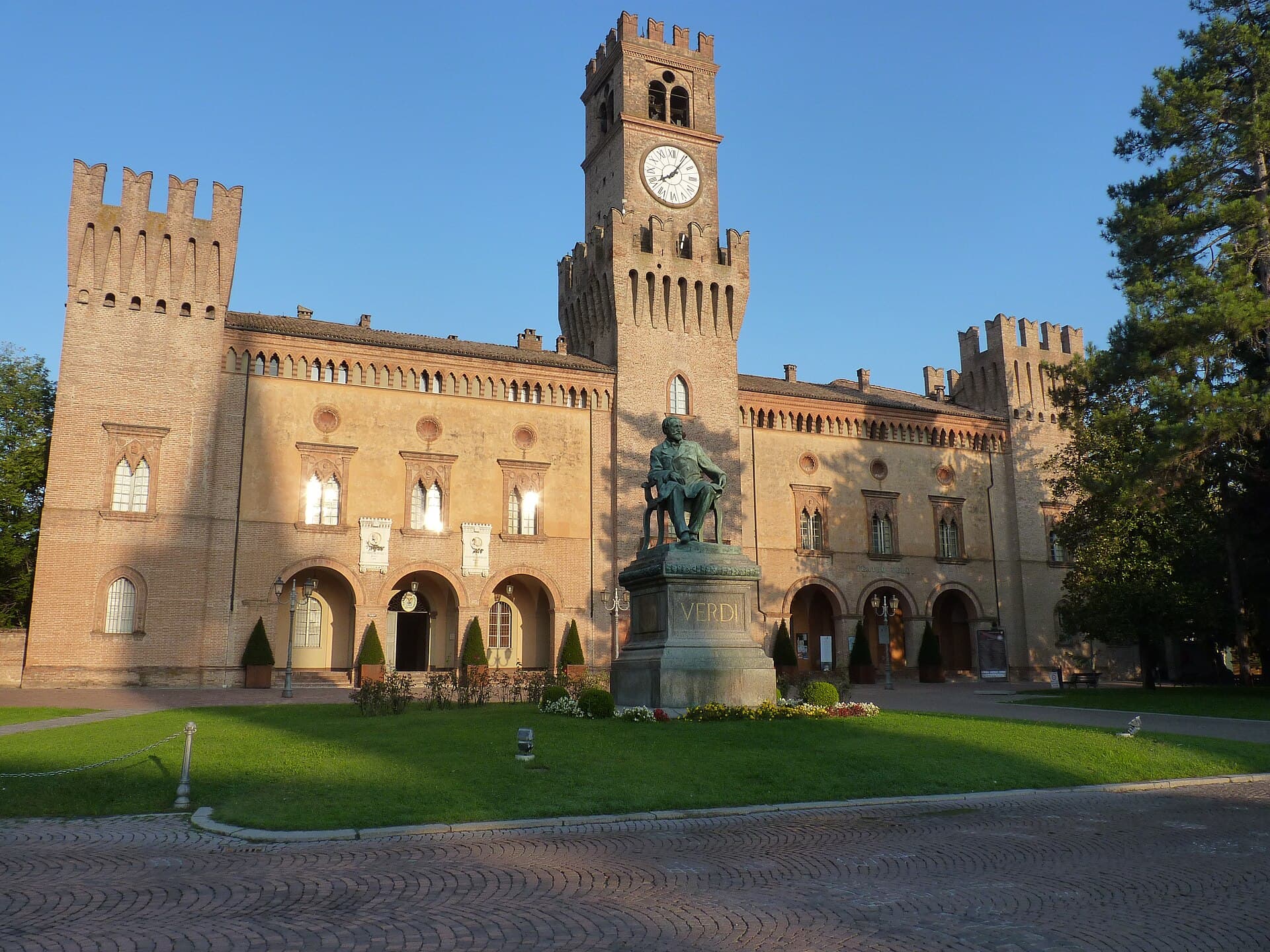 Rocca Pallavicino da Piazza Verdi a Busseto, città di Giuseppe Verdi