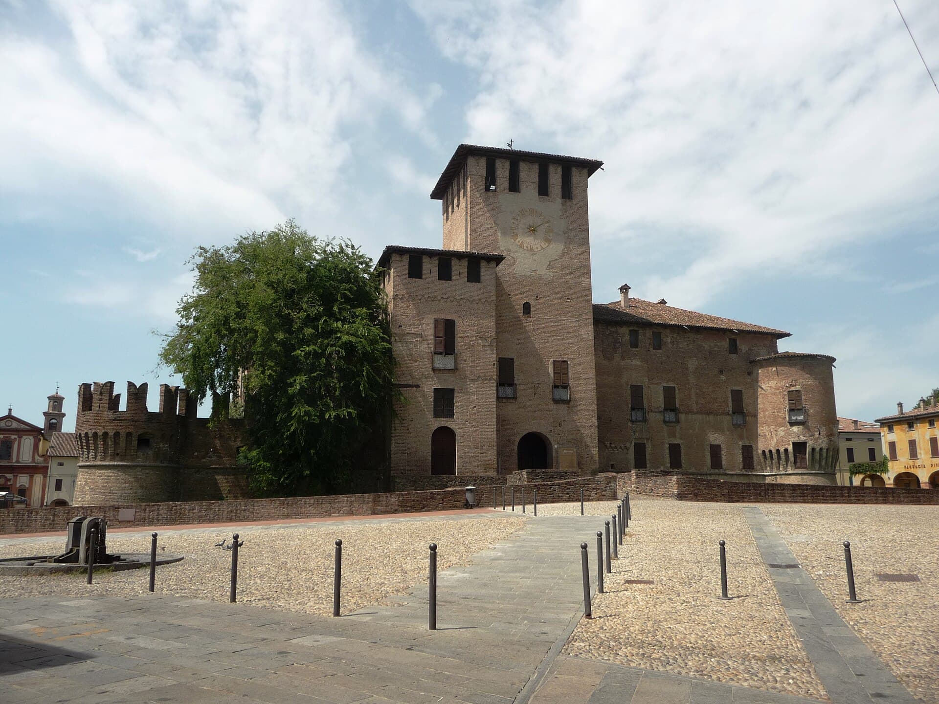La Rocca Sanvitale di Fontanellato, circondata dall'acqua