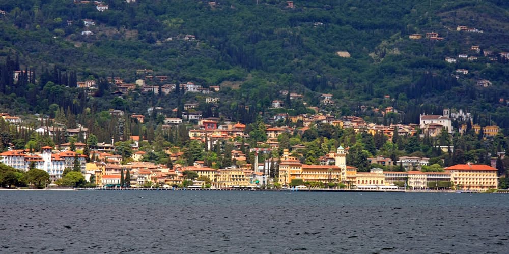 Il lungolago di Gardone Riviera, sul Garda bresciano