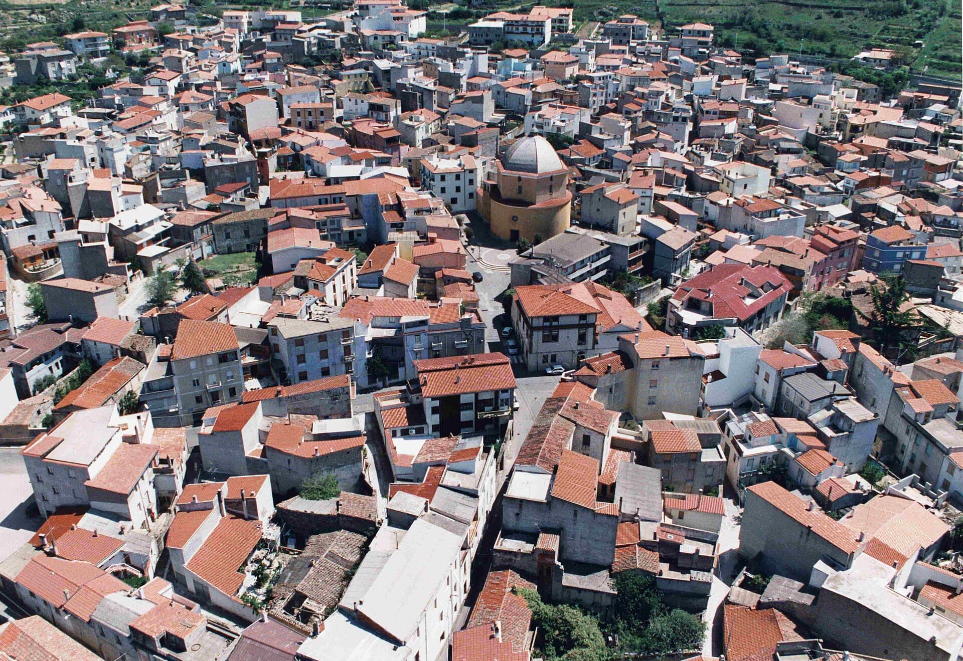 Veduta di Mamoiada con la chiesa parrocchiale