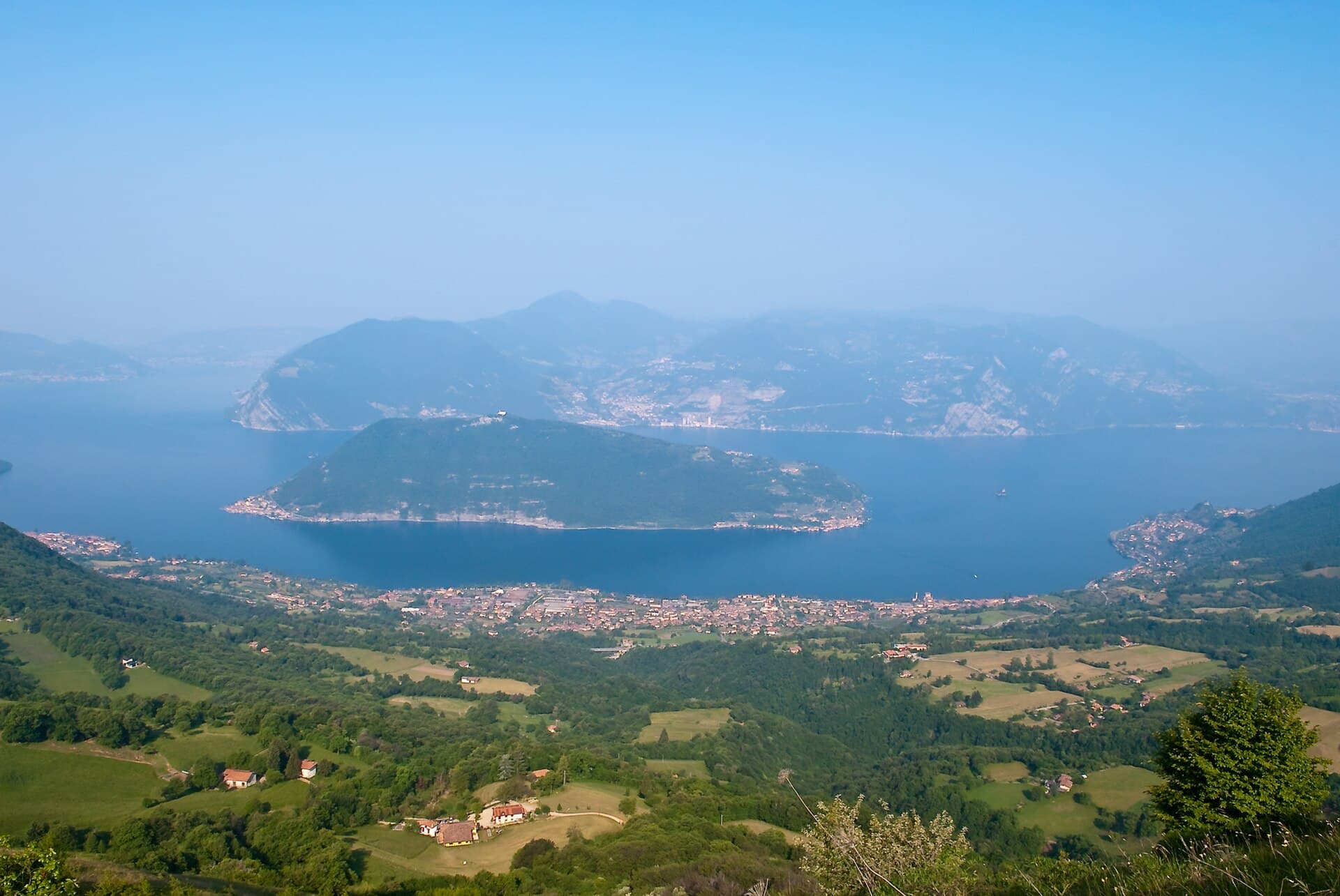 Monte Isola sul lago d'Iseo, la maggiore isola lacustre d'Europa