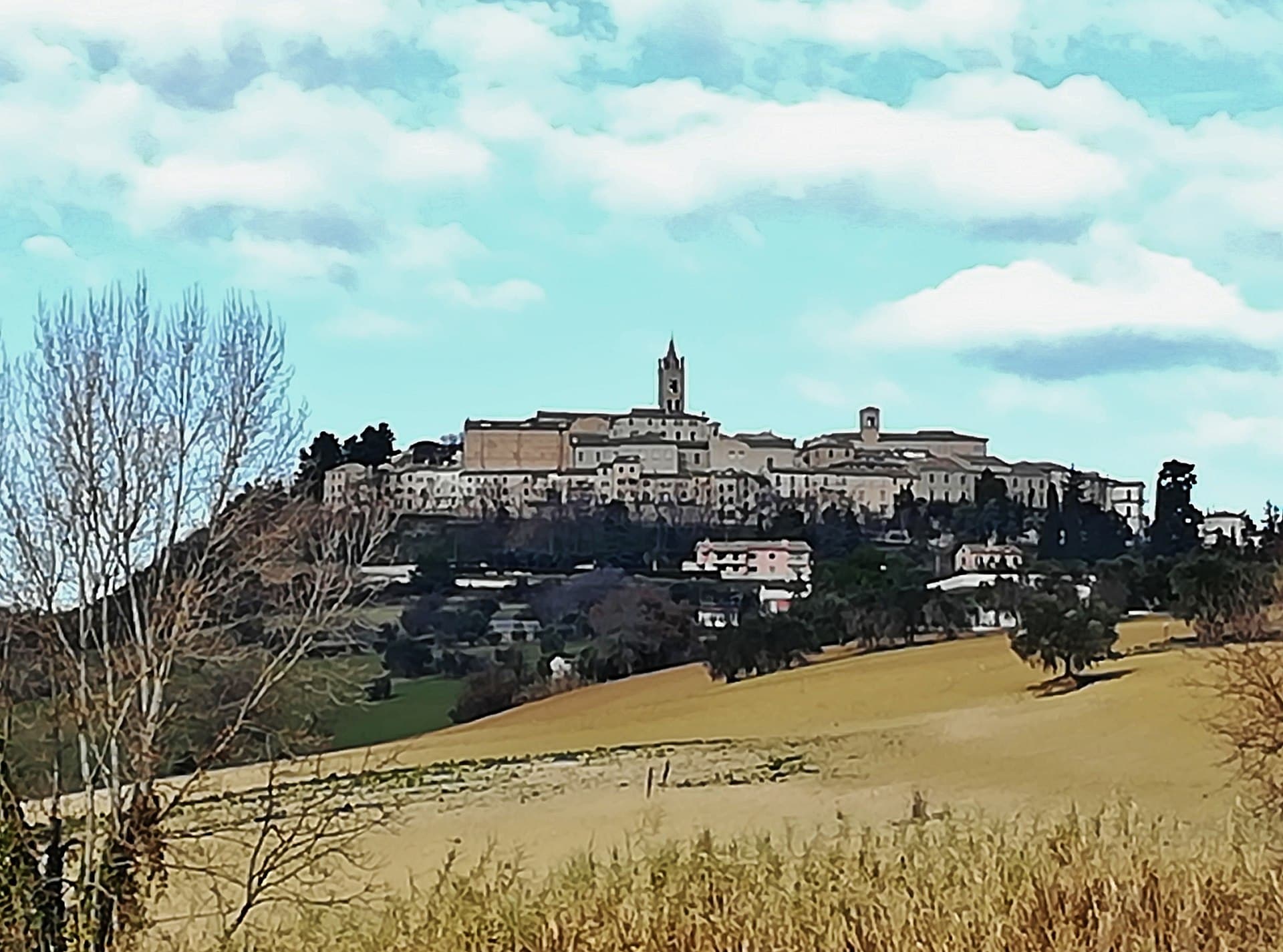 Montecassiano, borgo murato sulle colline maceratesi