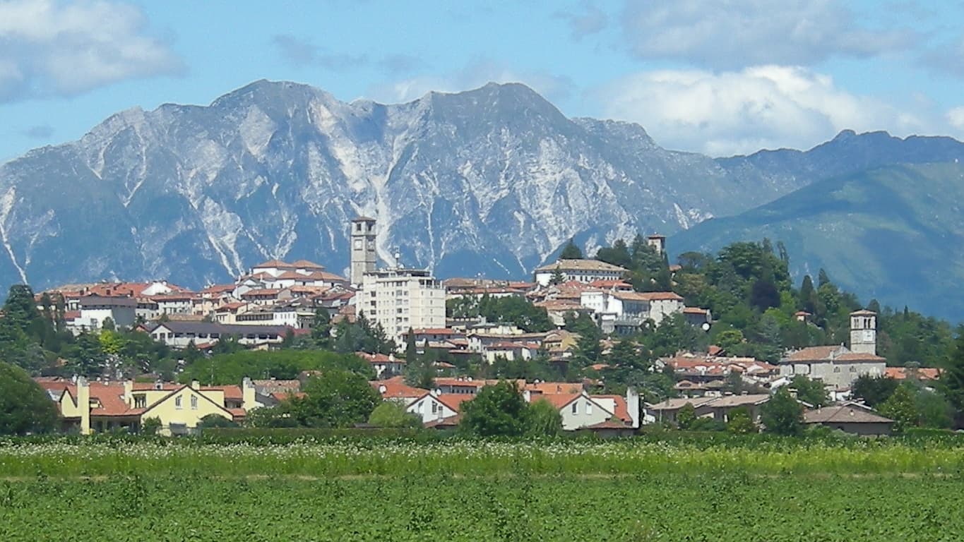 San Daniele del Friuli adagiata sui colli morenici