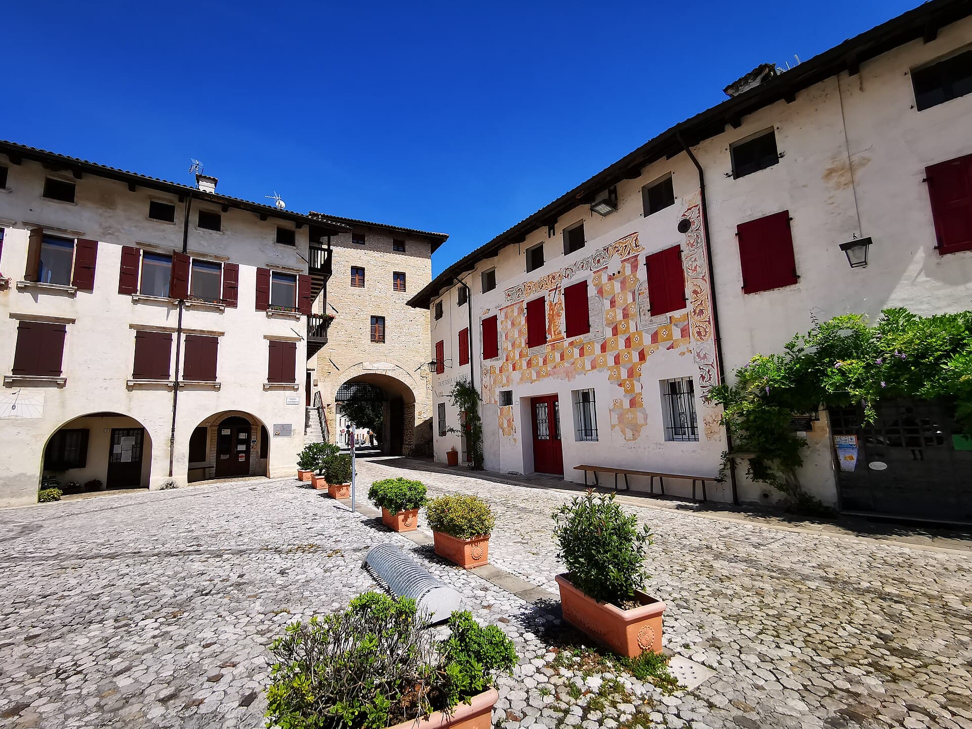 Veduta di Valvasone, borgo medievale con il castello