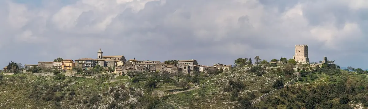 L'acropoli di Civitavecchia di Arpino con le mura megalitiche