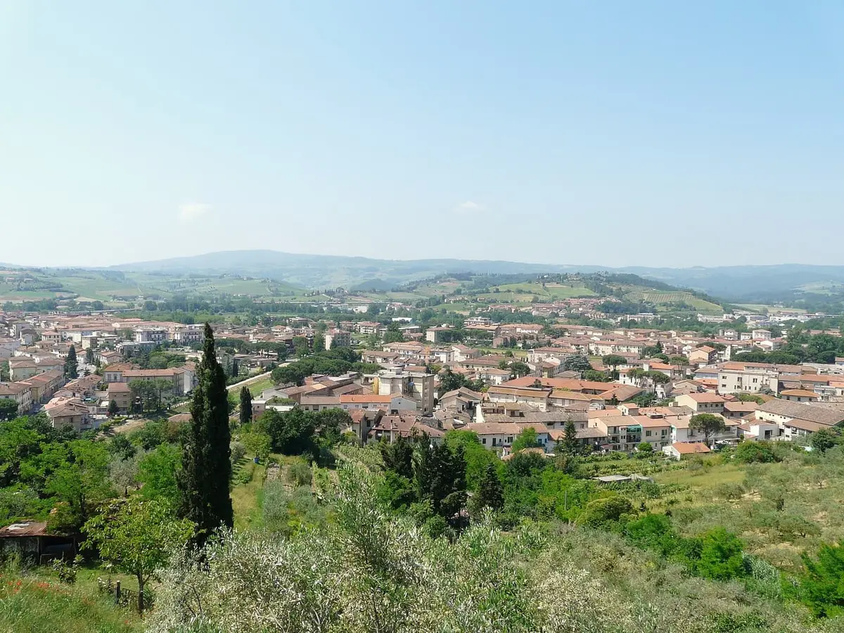 Certaldo Alto, borgo medievale in mattoni rossi della Valdelsa, patria di Boccaccio