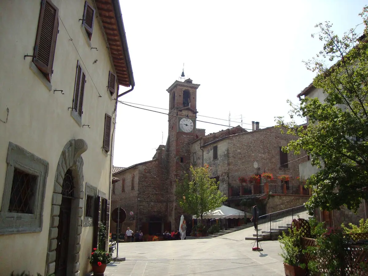 La piazza centrale di Citerna, nell'Alta Valle del Tevere