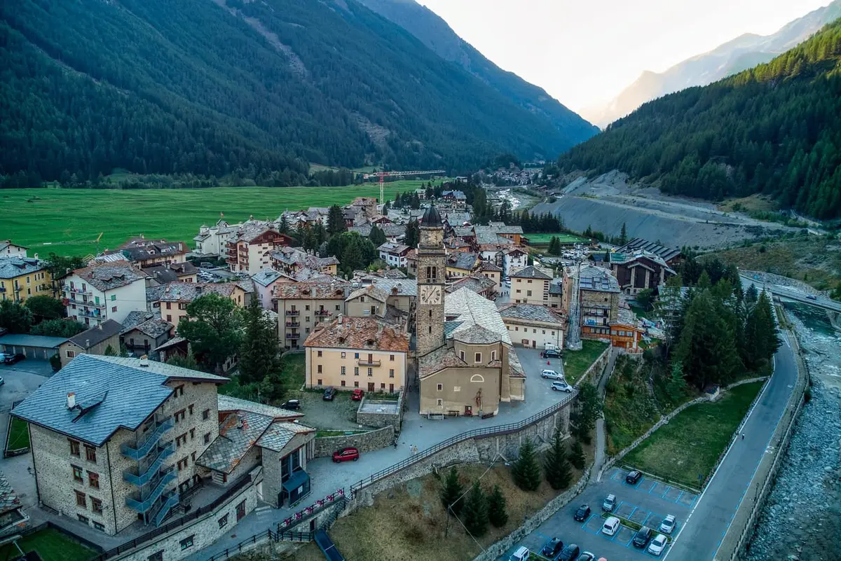 Cogne e il prato di Sant'Orso, porta del Parco del Gran Paradiso