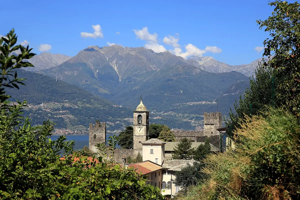 Il borgo-castello di Corenno Plinio sul Lago di Como