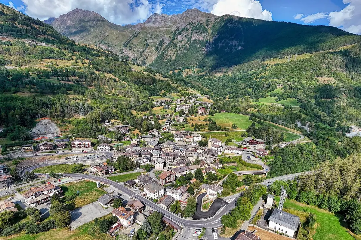 Étroubles, borgo d'arte sulla via del Gran San Bernardo