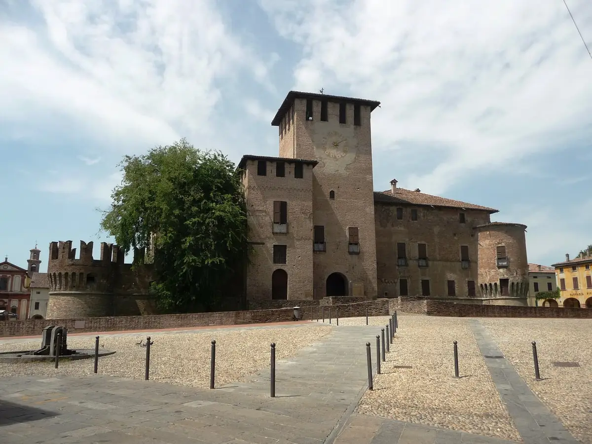 La Rocca Sanvitale di Fontanellato, circondata dall'acqua