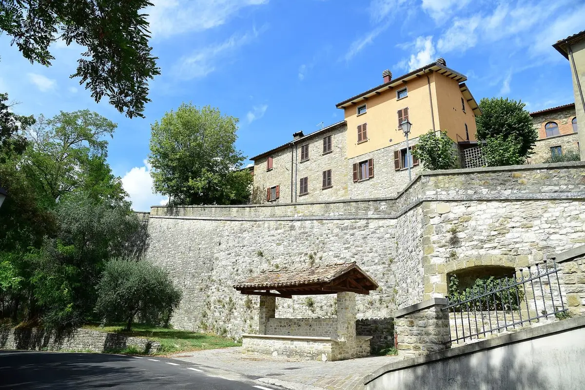 Frontino, piccolo borgo di pietra del Montefeltro