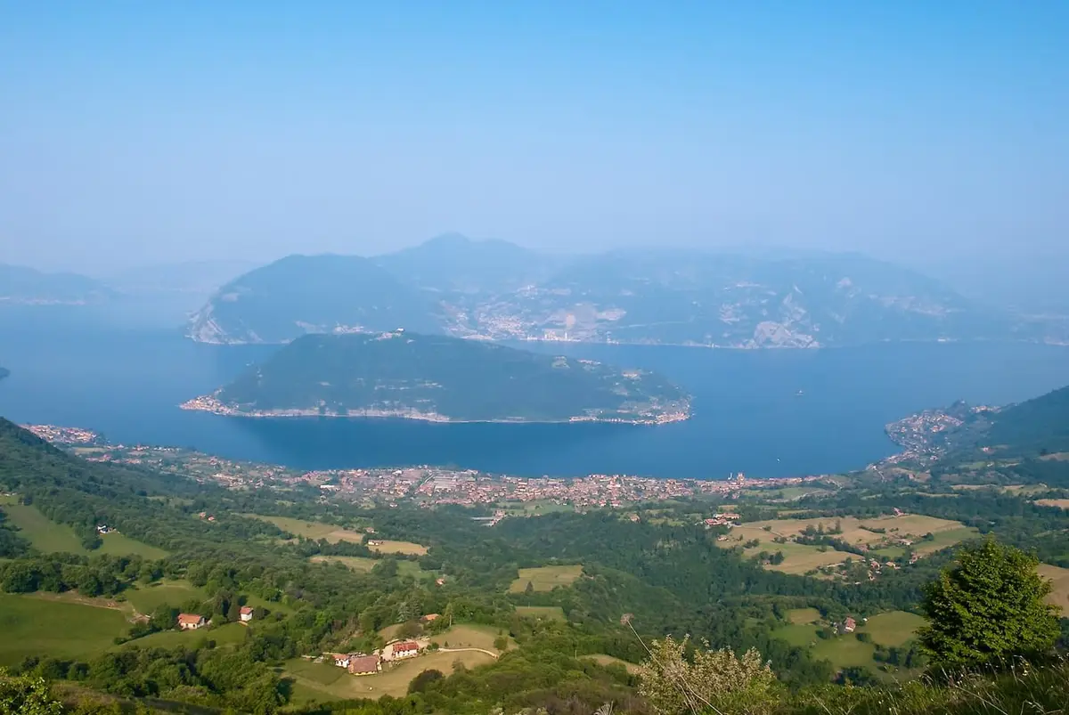 Monte Isola sul lago d'Iseo, la maggiore isola lacustre d'Europa