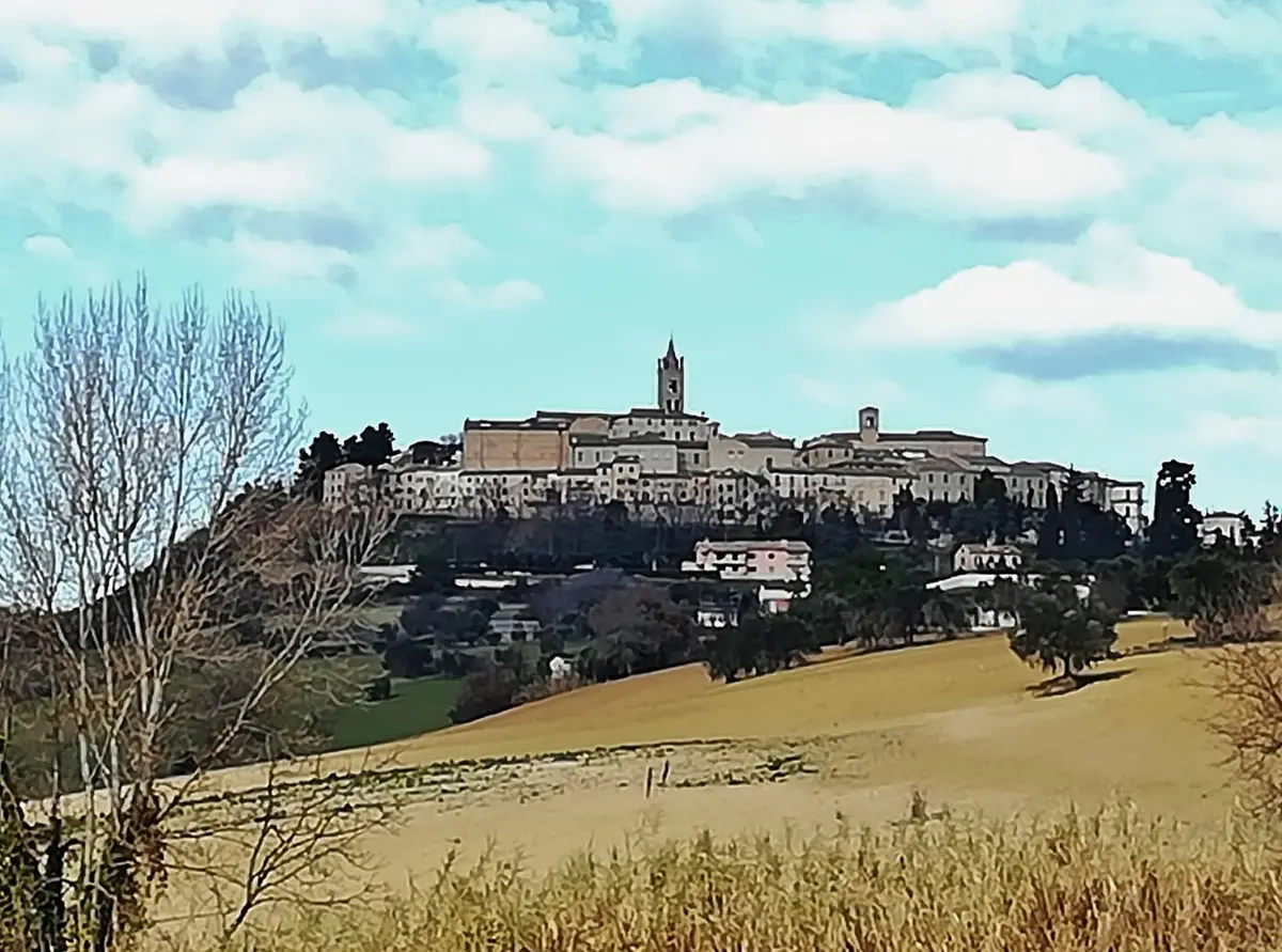 Montecassiano, borgo murato sulle colline maceratesi