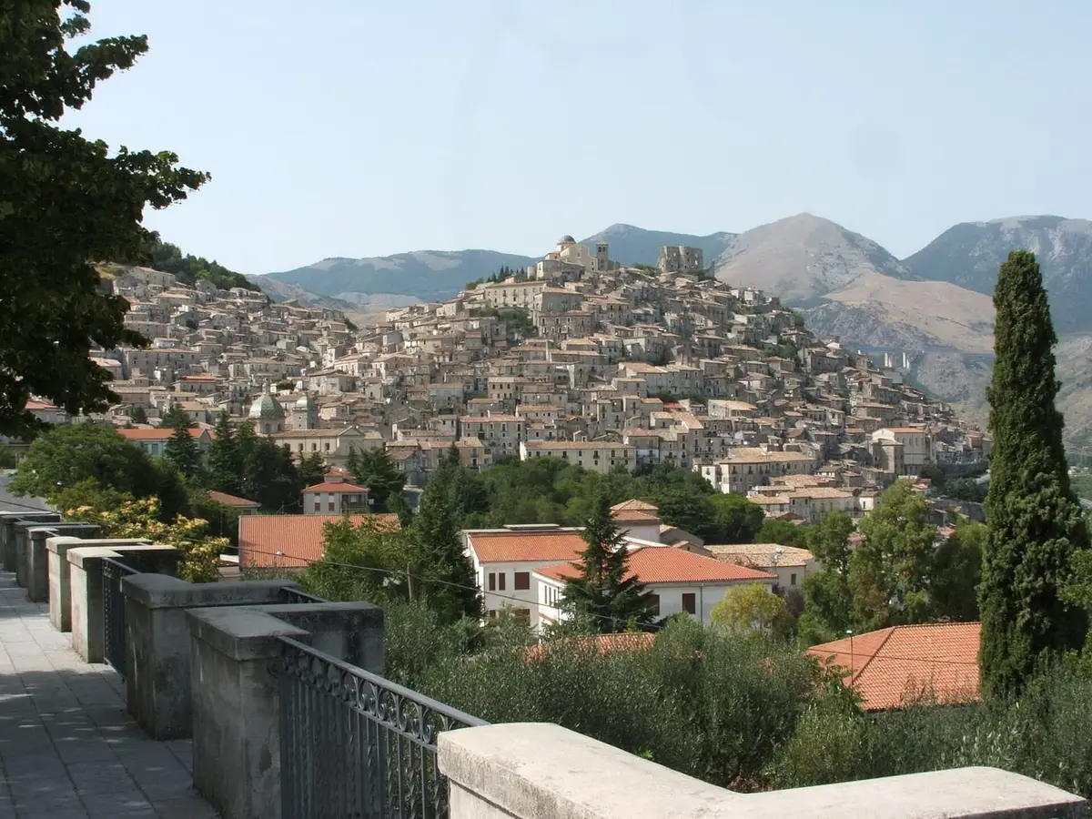 Morano Calabro, borgo a piramide nel Parco del Pollino