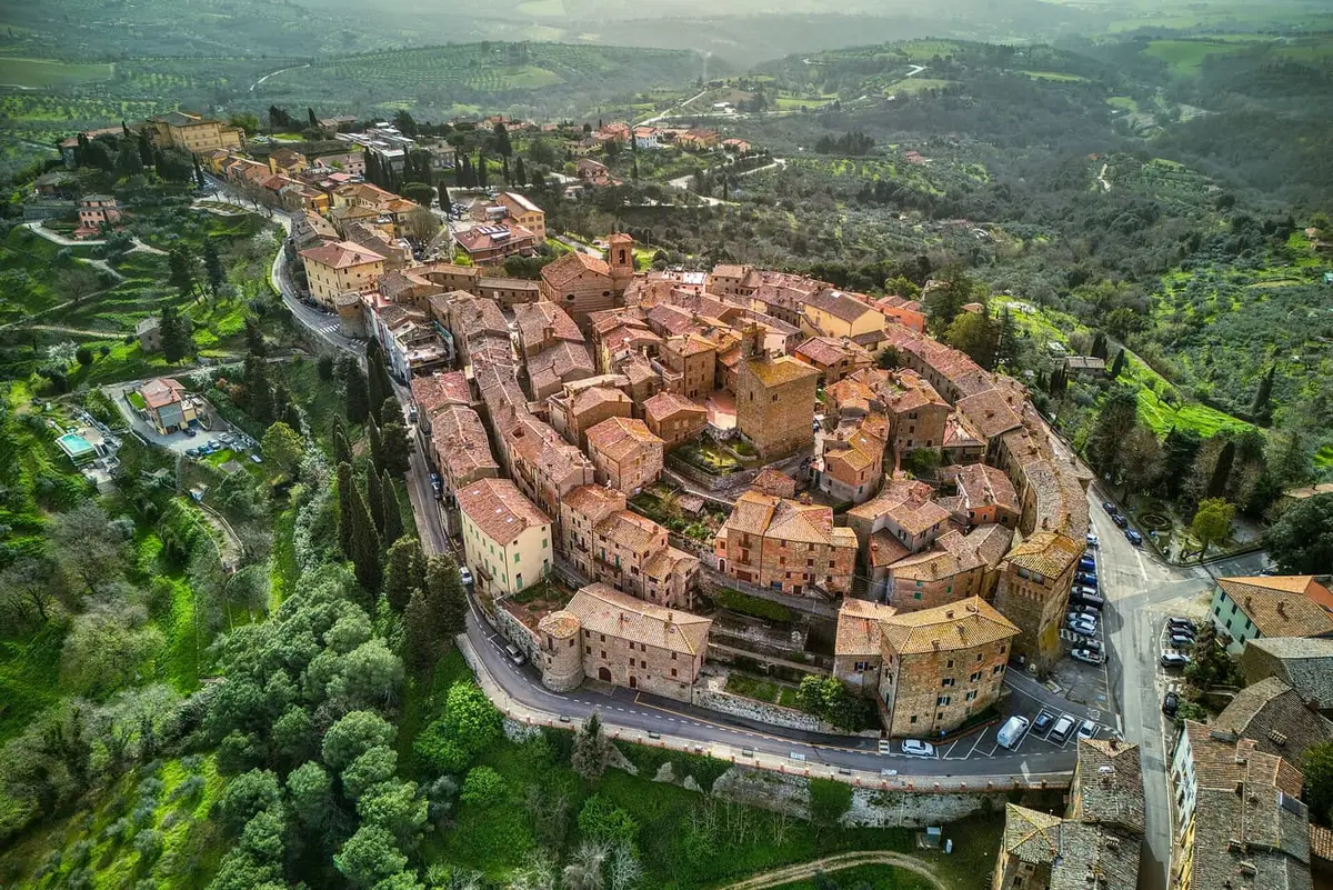 Panicale, borgo-terrazza affacciato sul Lago Trasimeno