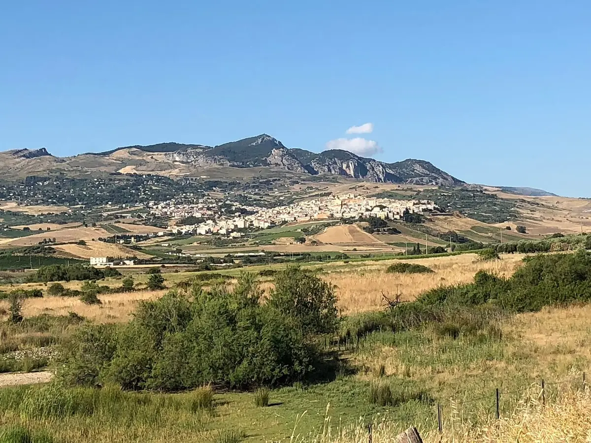 Veduta di Sambuca di Sicilia, borgo di origine araba nel Belice