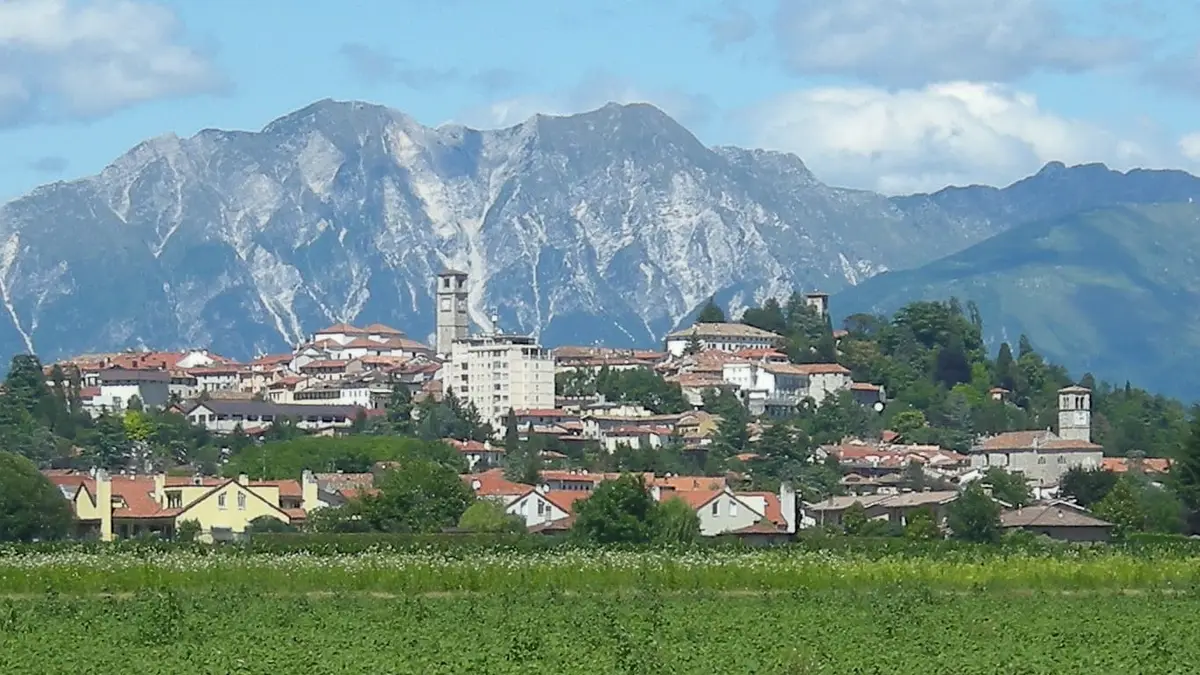 San Daniele del Friuli adagiata sui colli morenici